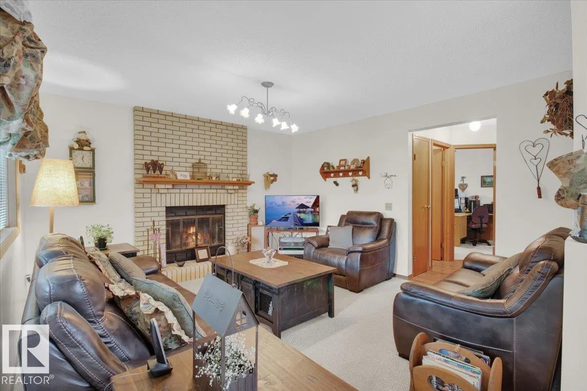 84 DEANE Crescent
