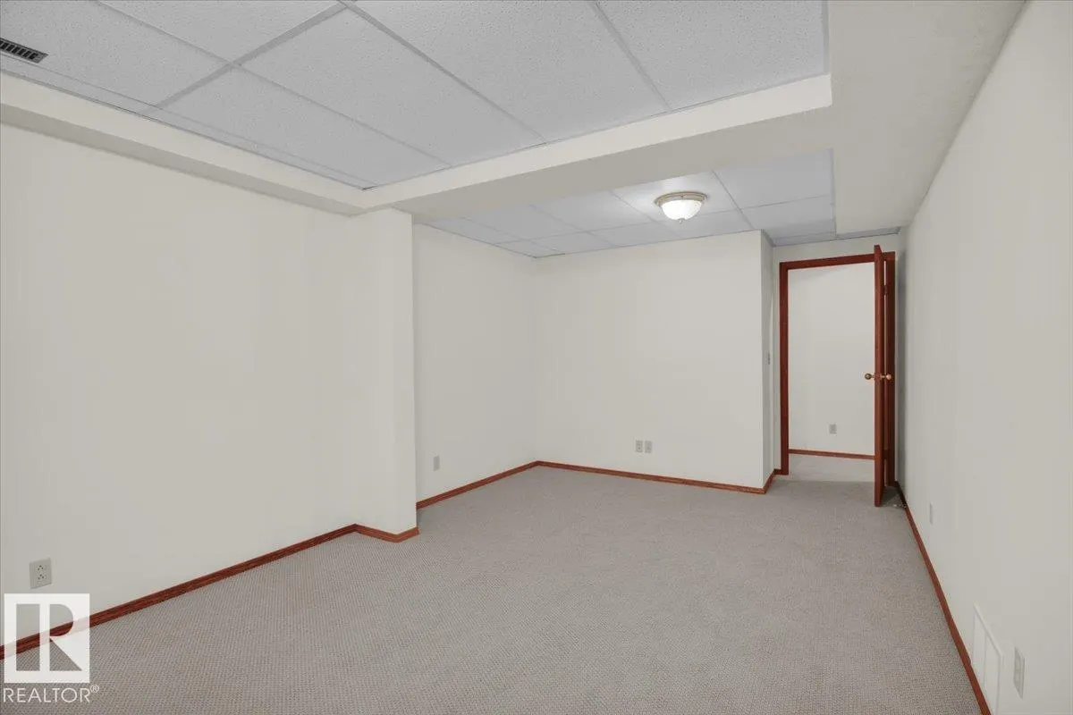 84 DEANE Crescent