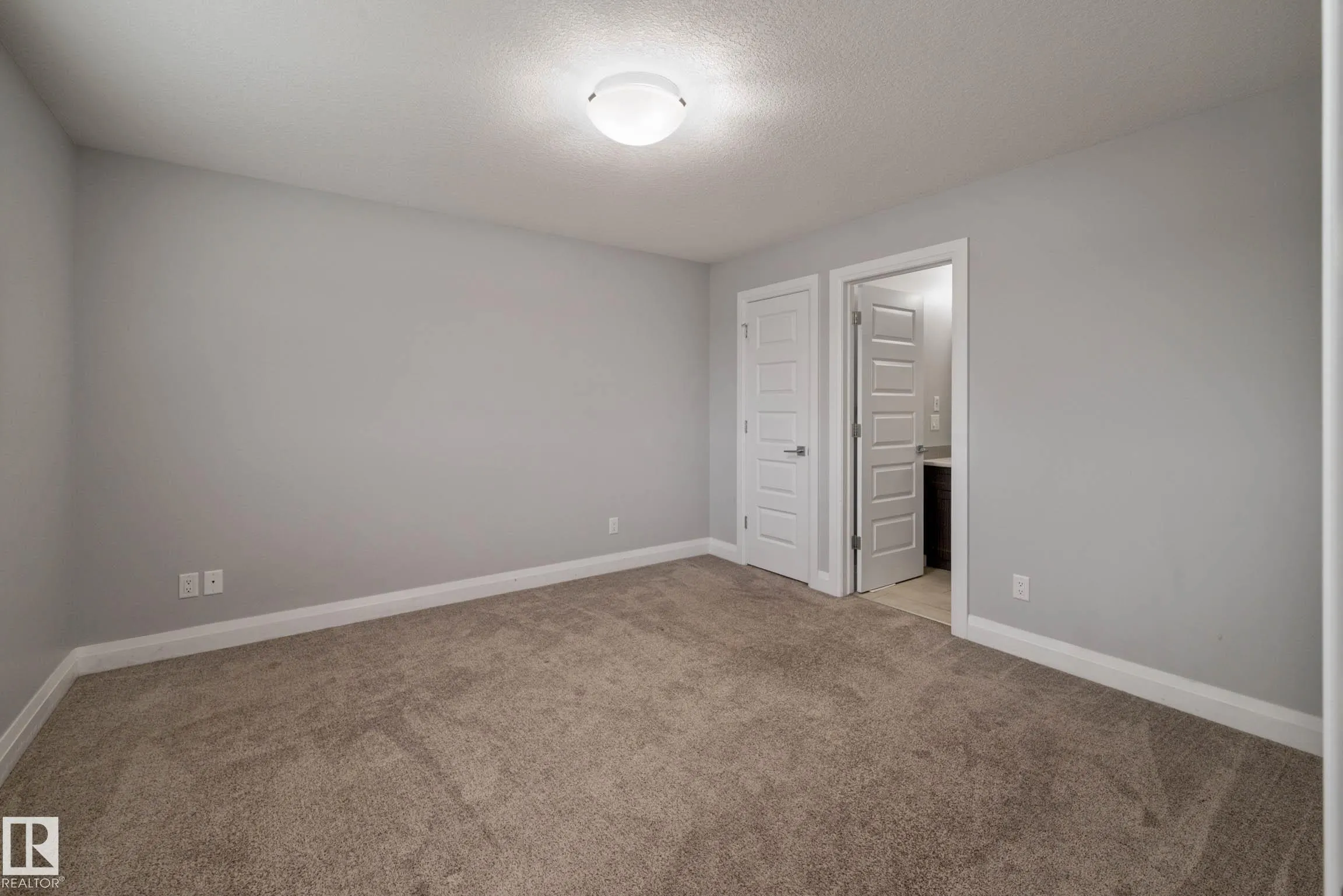 30 GREENBURY Manor