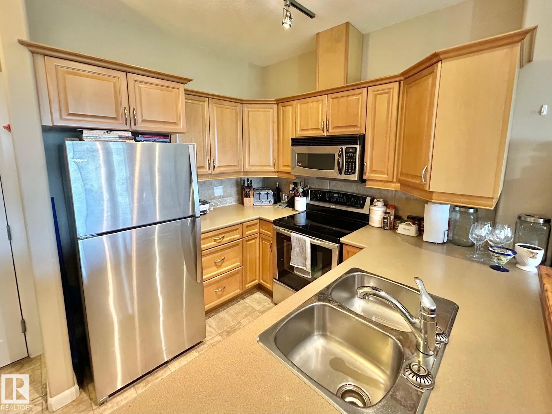 300 Palisades Way