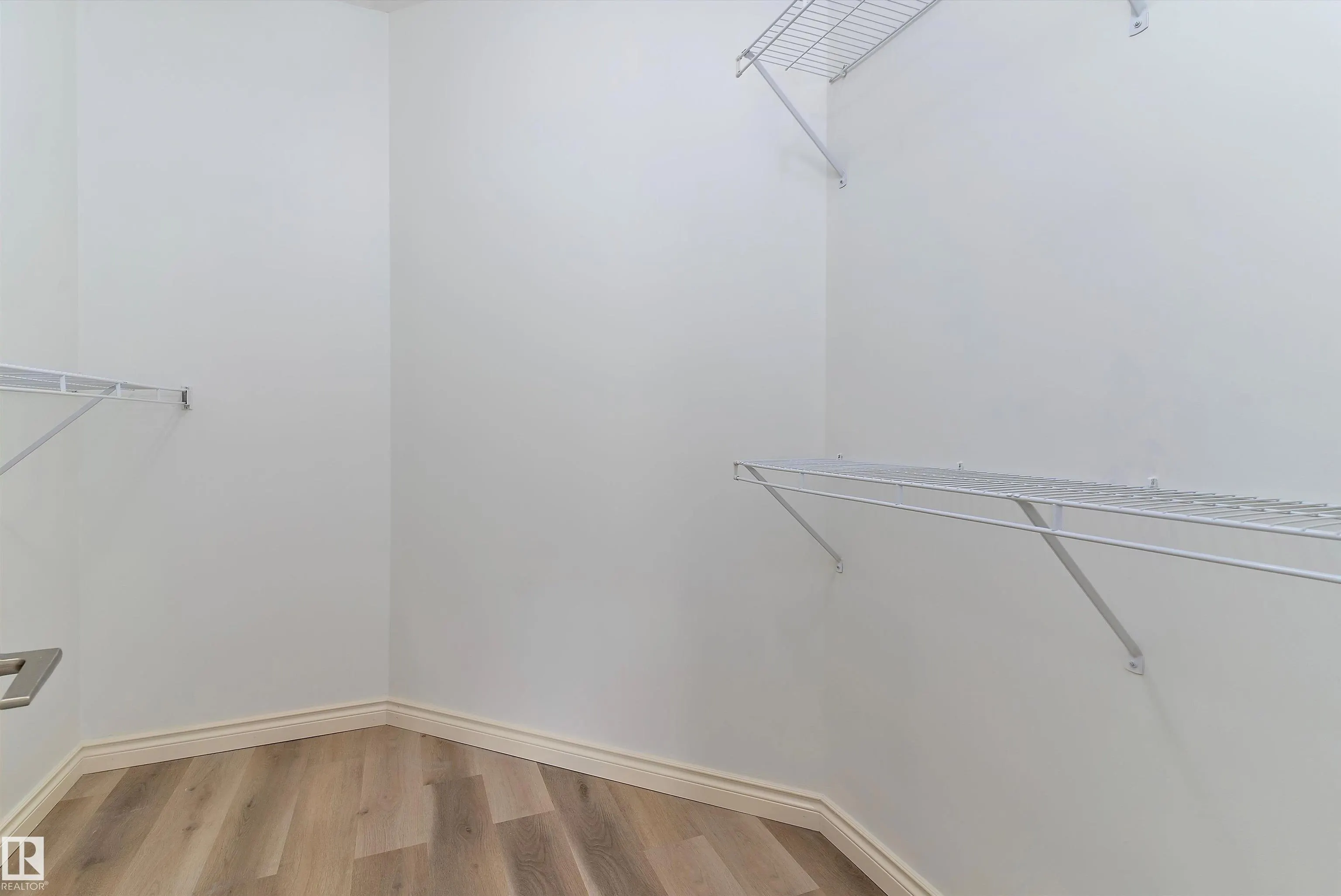 5 Perron Street