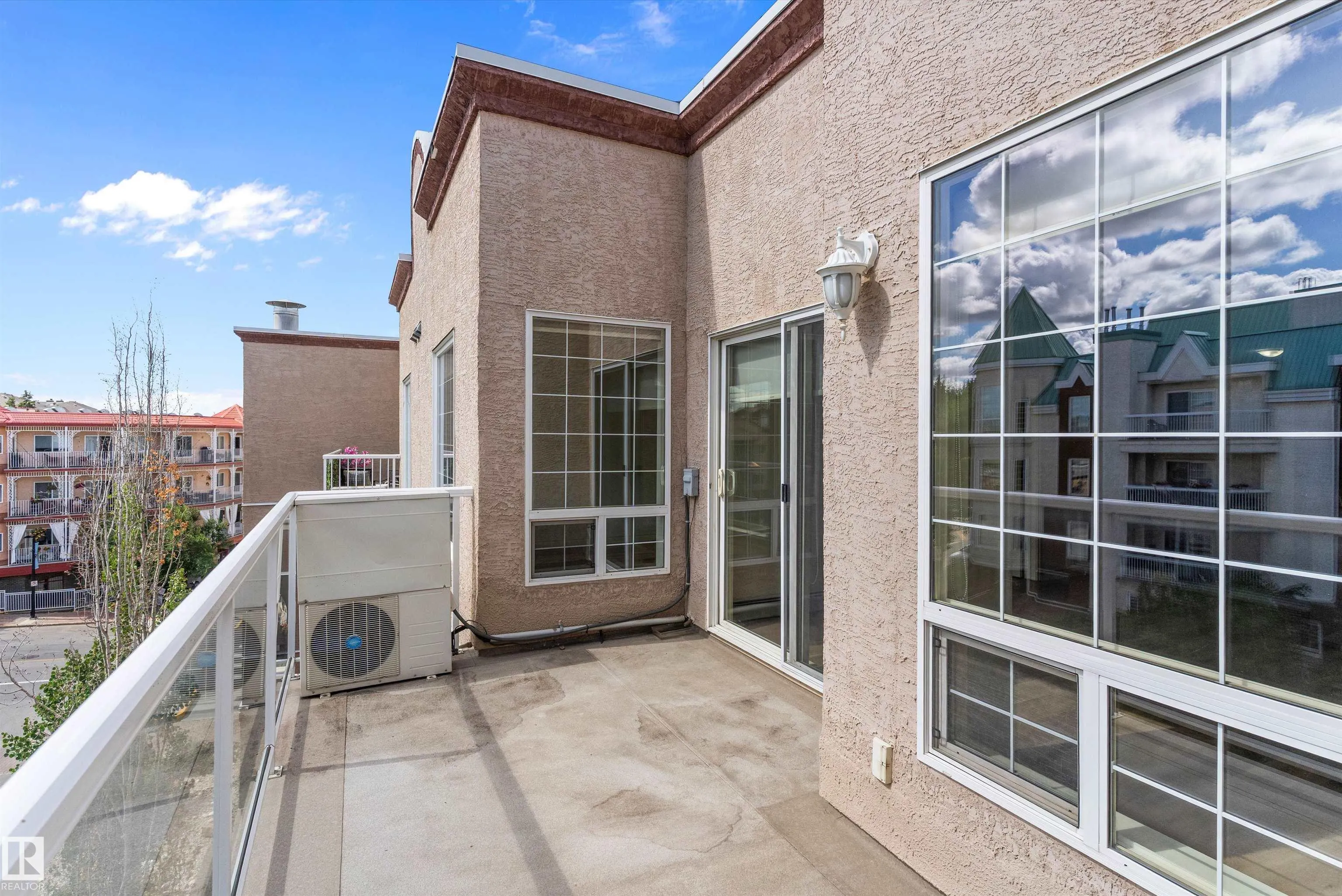 5 Perron Street