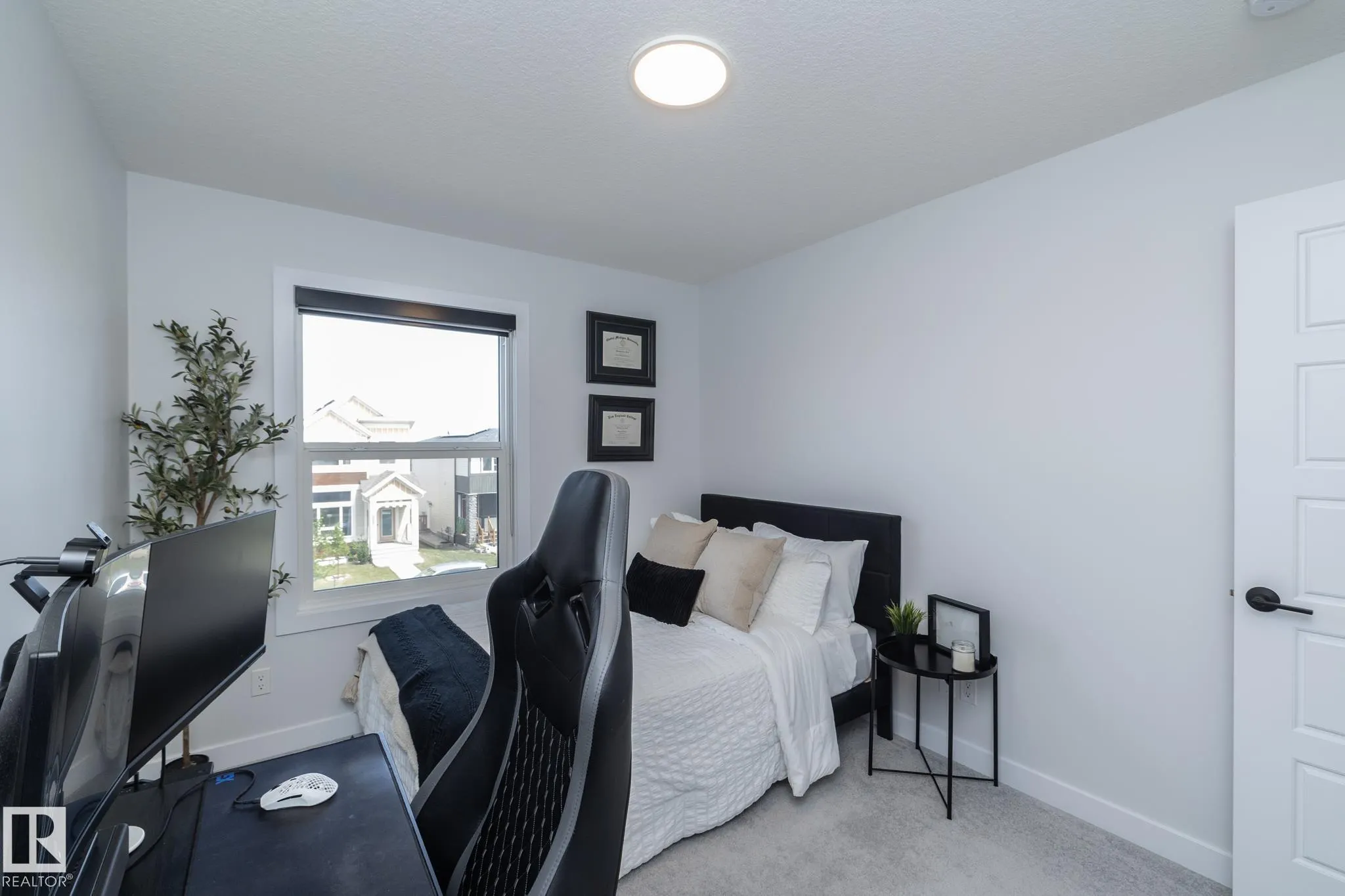 197 CHARLESWORTH Drive
