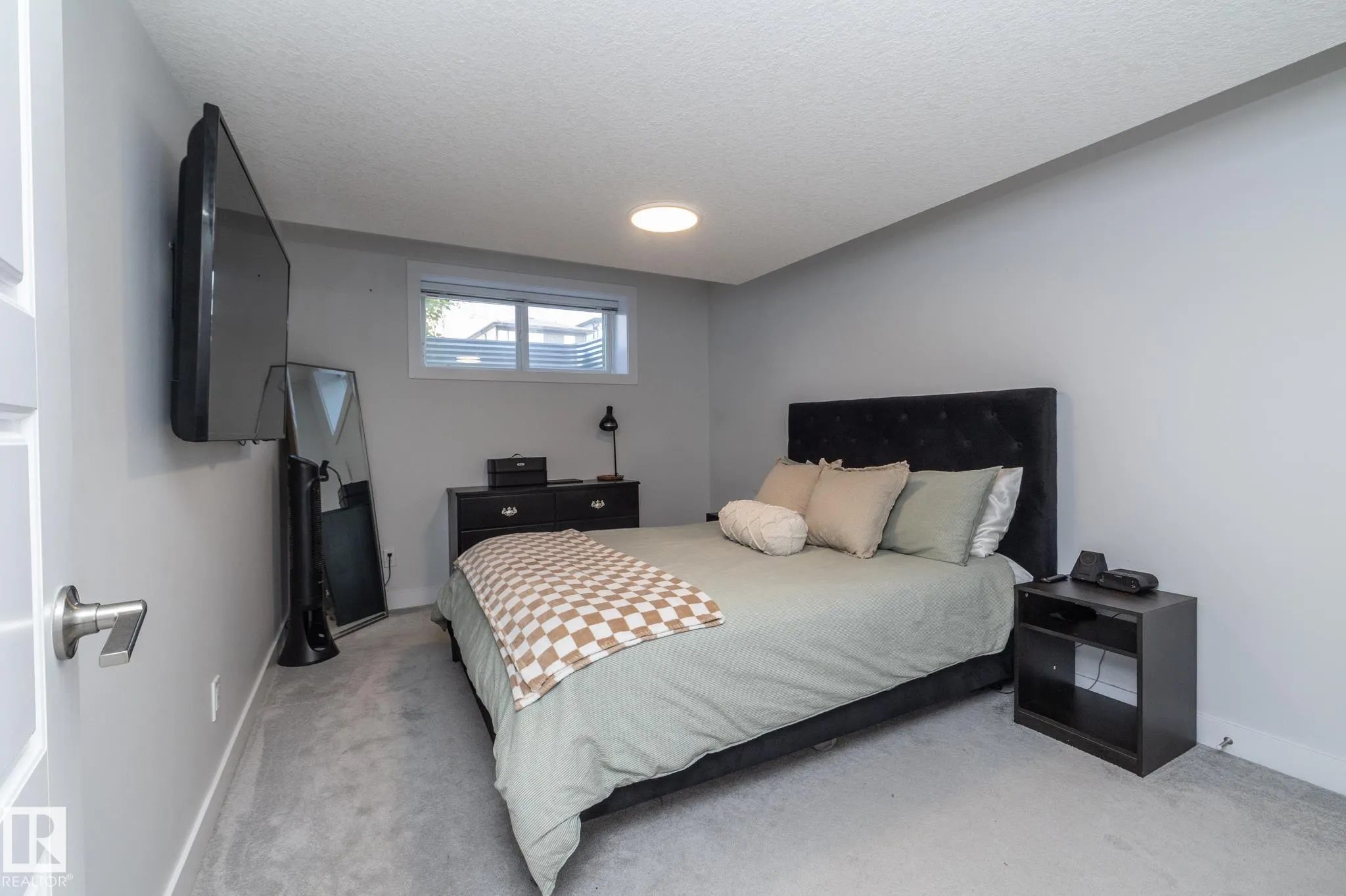 197 CHARLESWORTH Drive