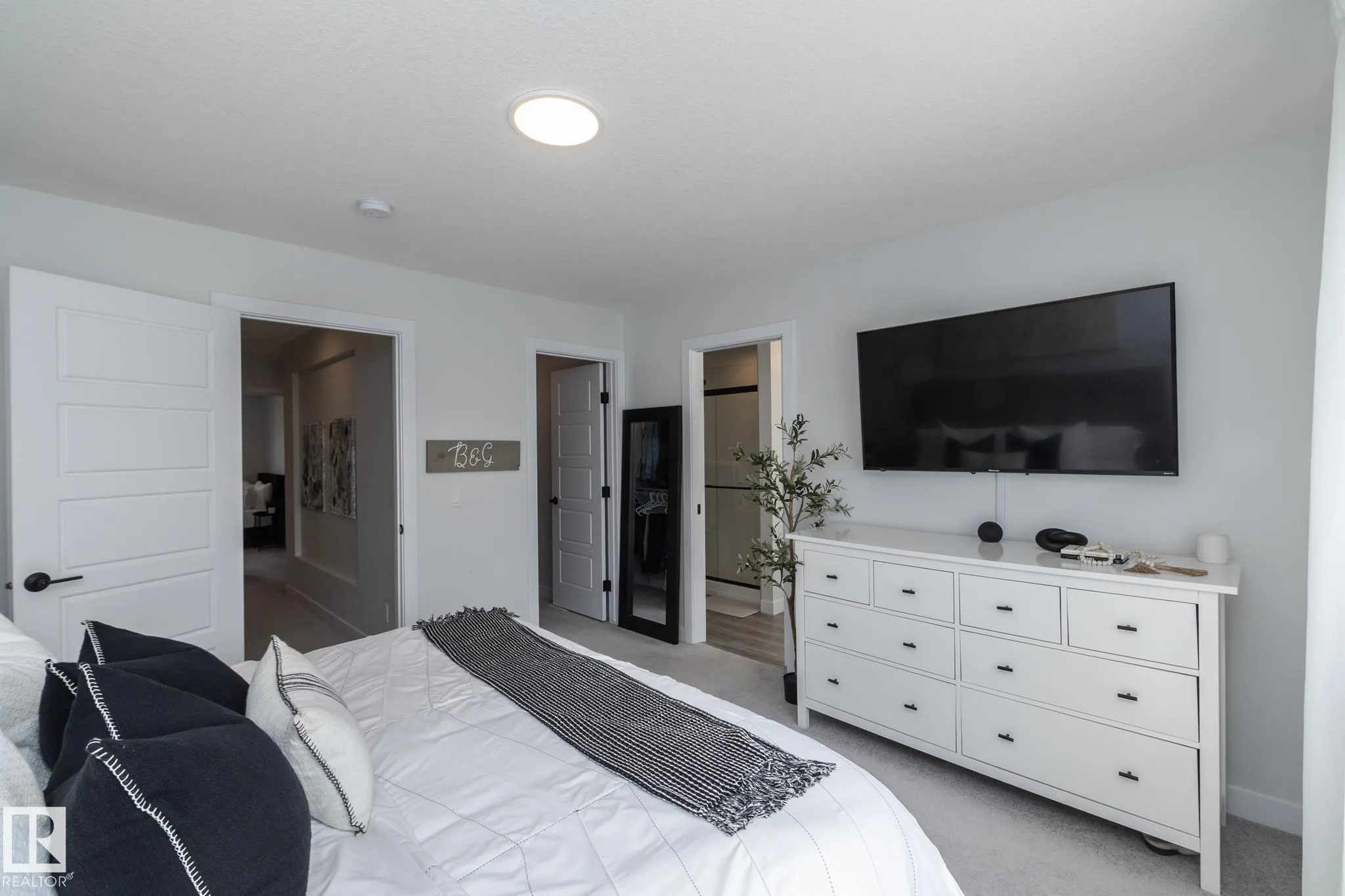 197 CHARLESWORTH Drive