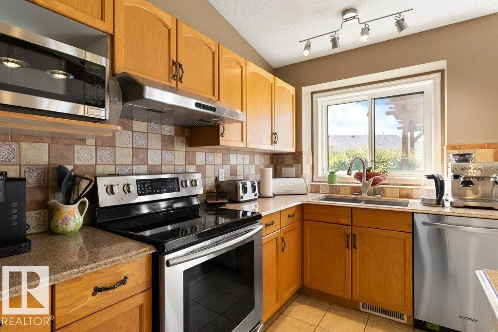 47 LILAC Crescent