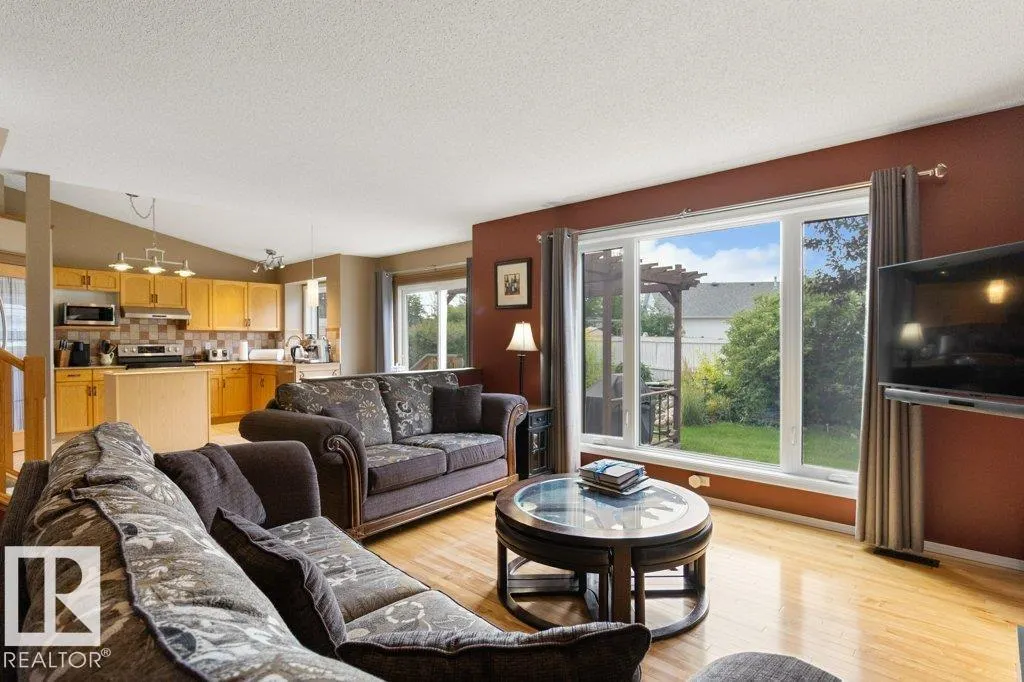 47 LILAC Crescent
