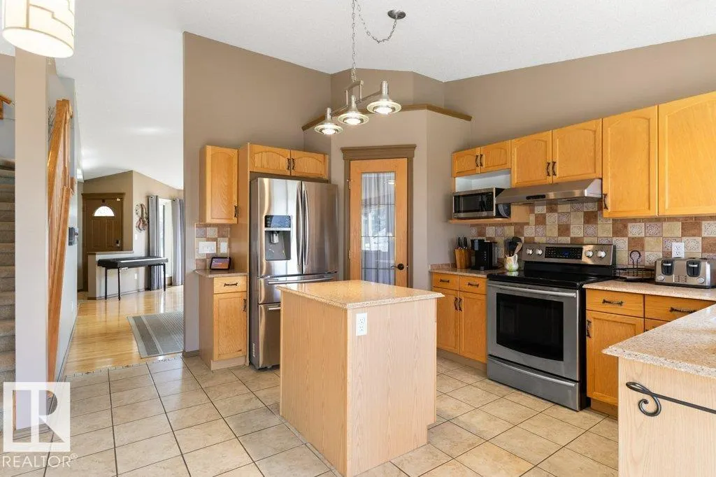 47 LILAC Crescent