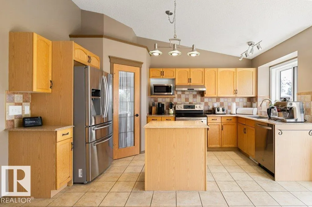47 LILAC Crescent