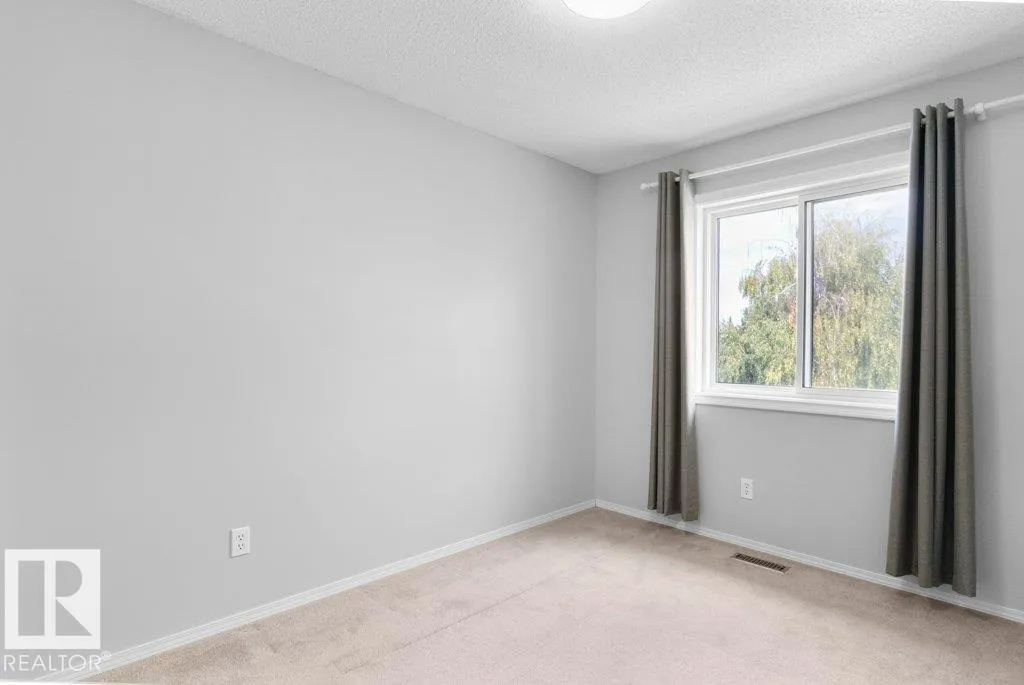 47 LILAC Crescent
