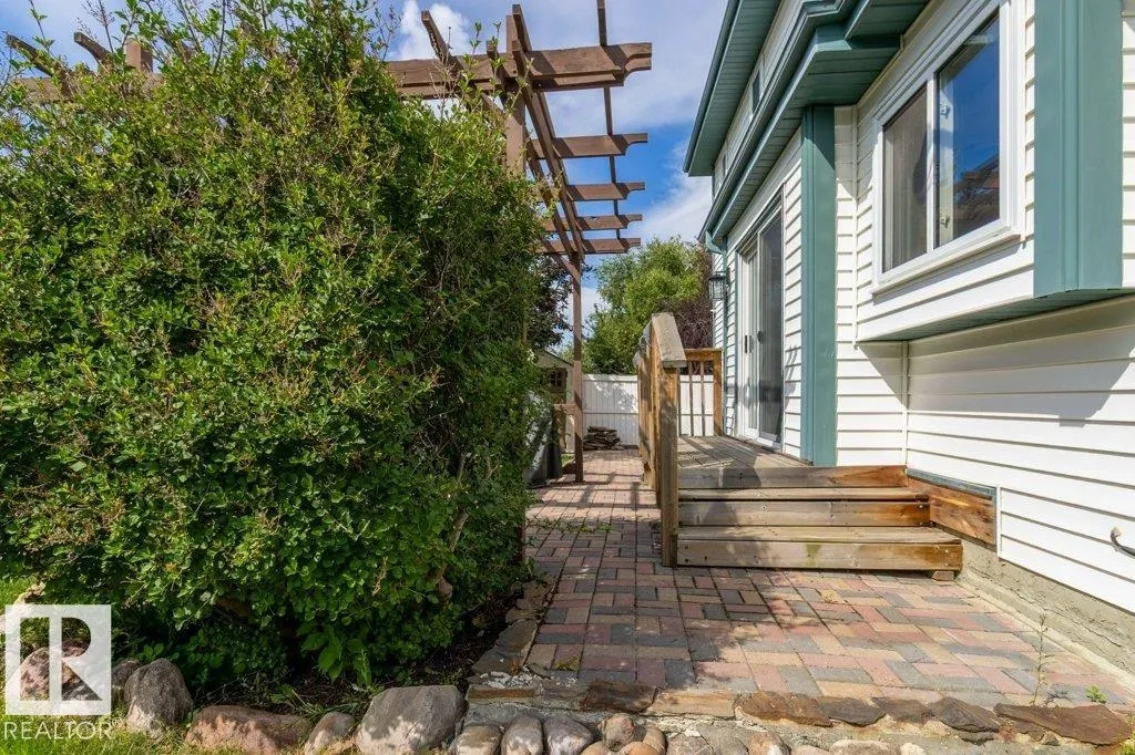 47 LILAC Crescent