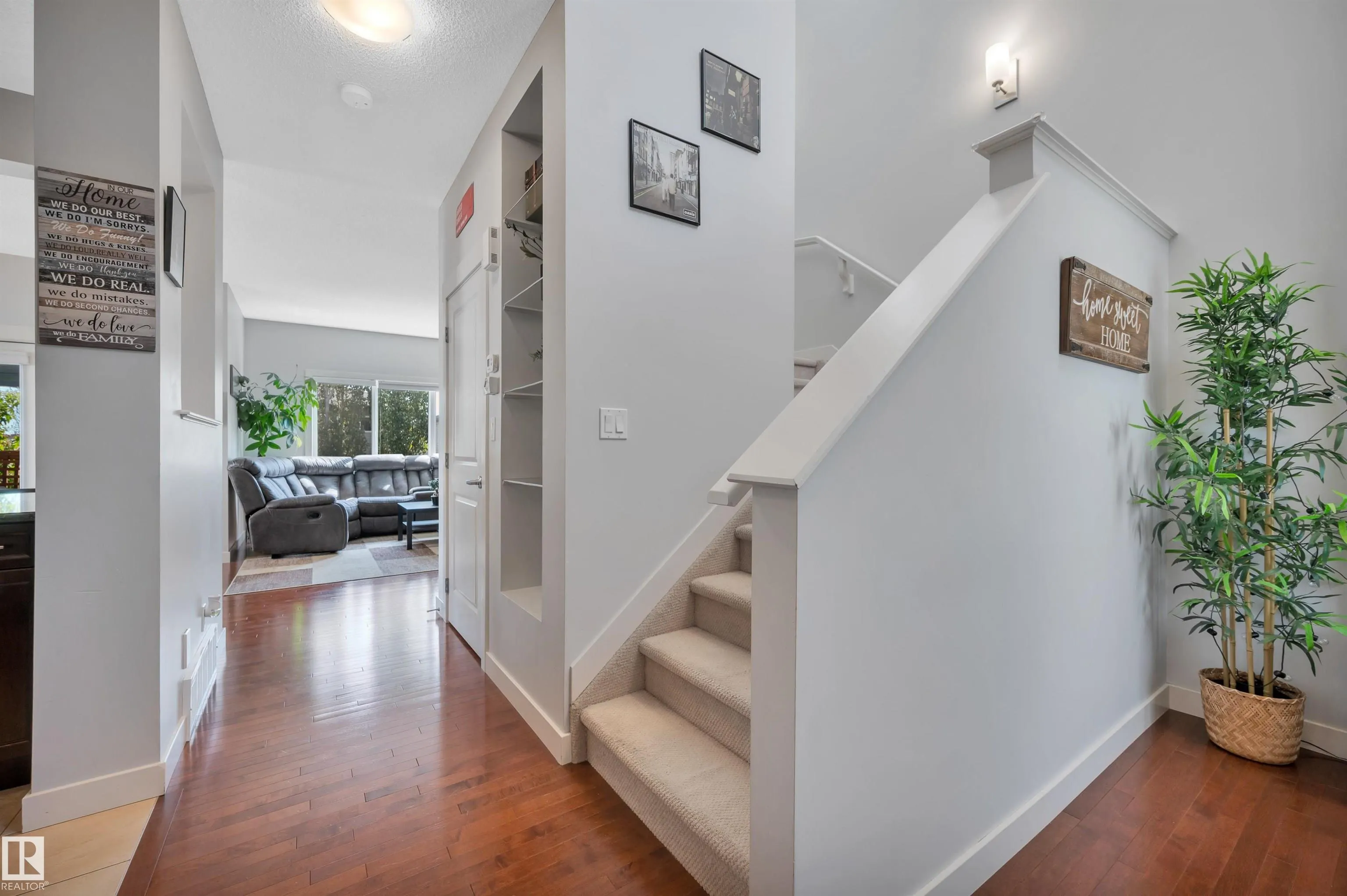 1241 SECORD LANDING Landing
