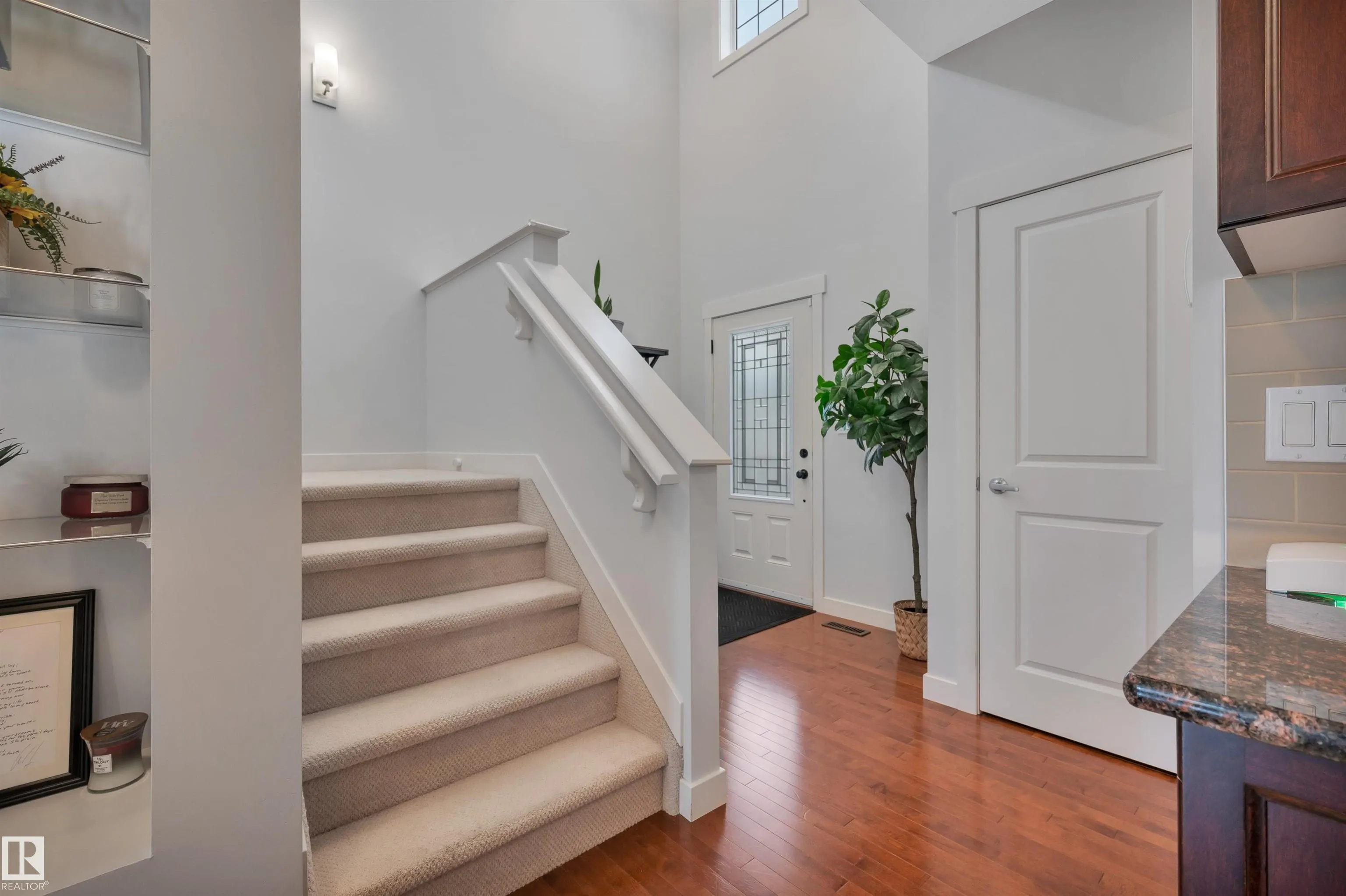 1241 SECORD LANDING Landing