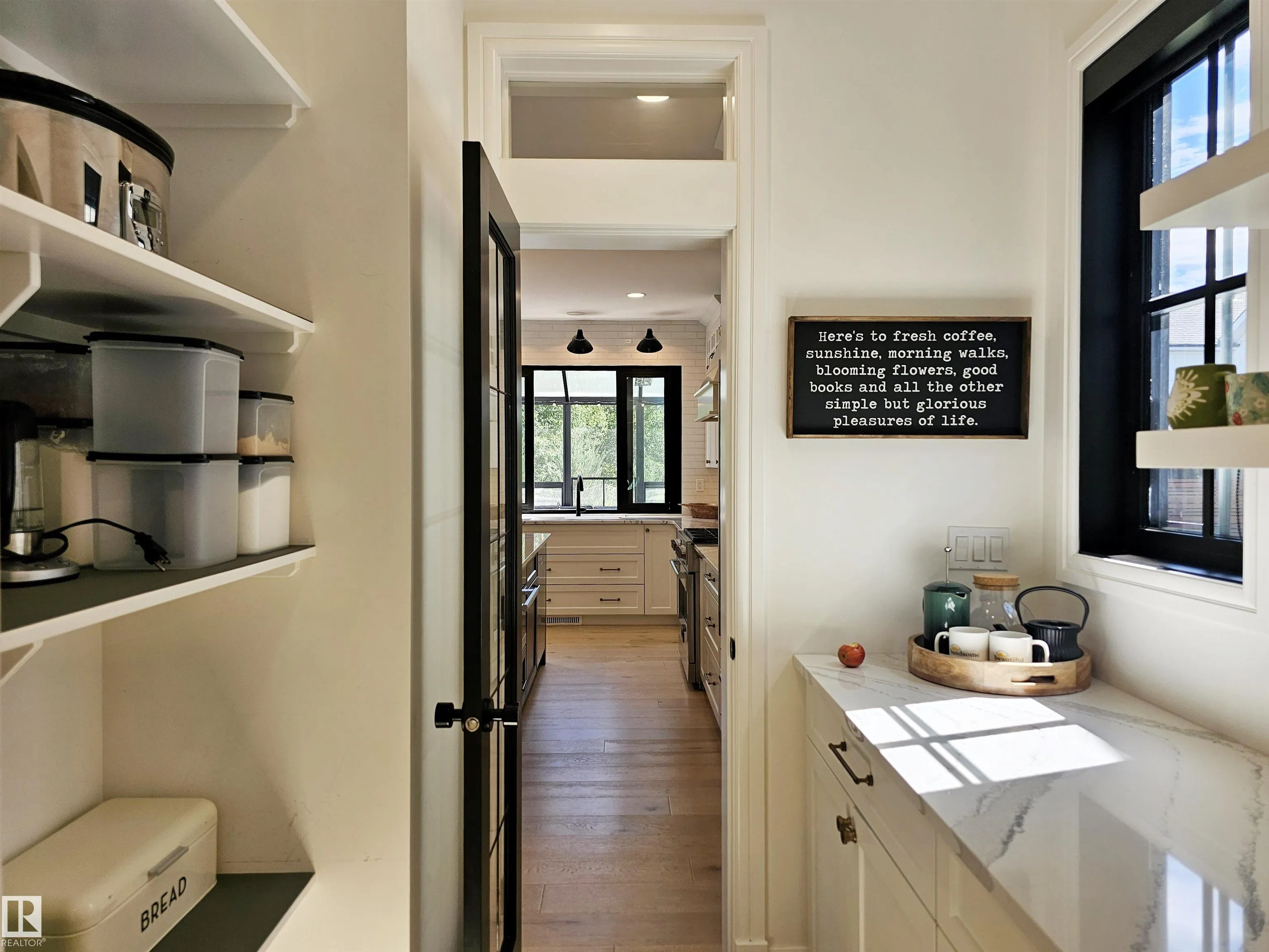 40 LADEROUTE Place