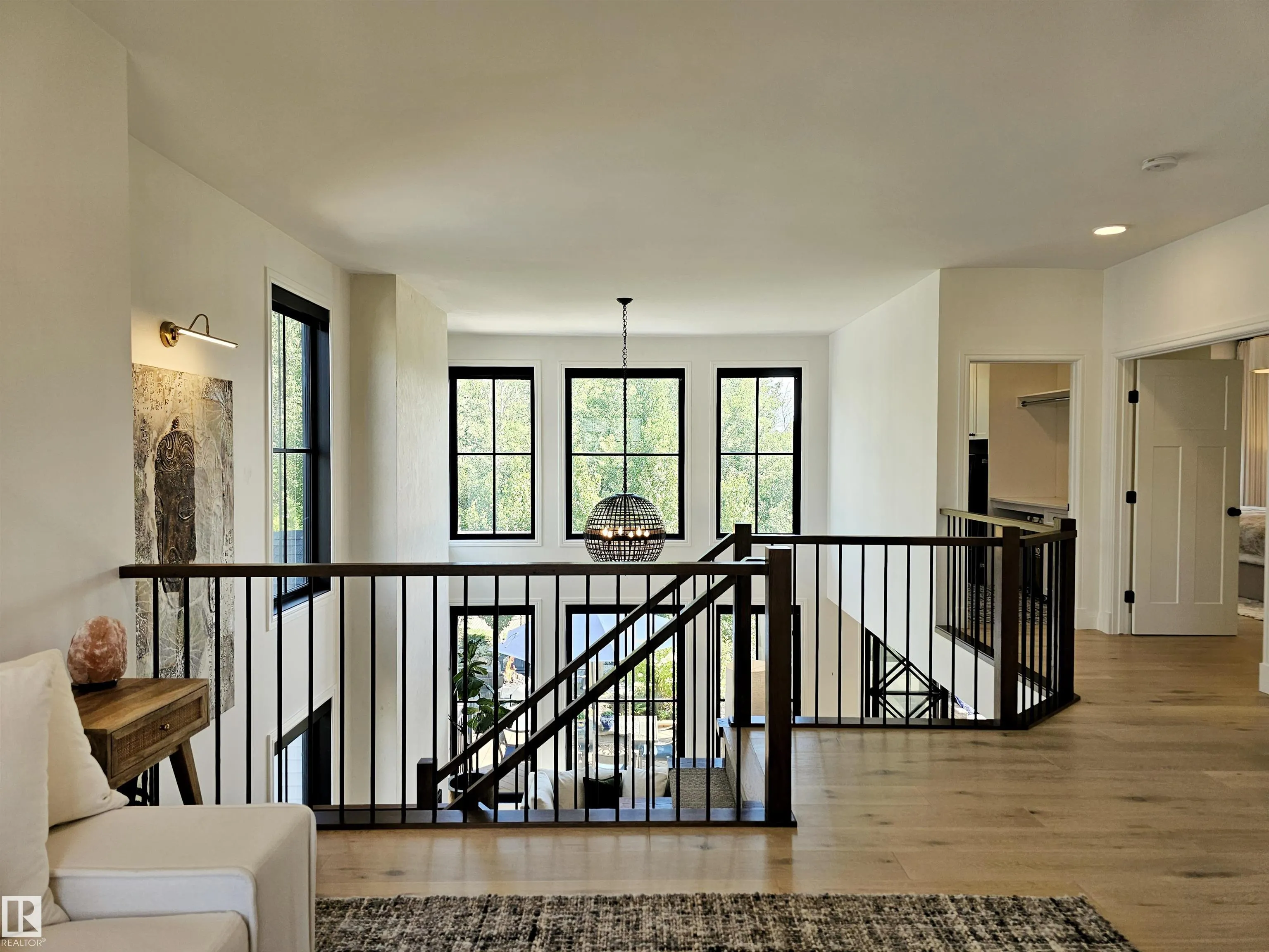40 LADEROUTE Place