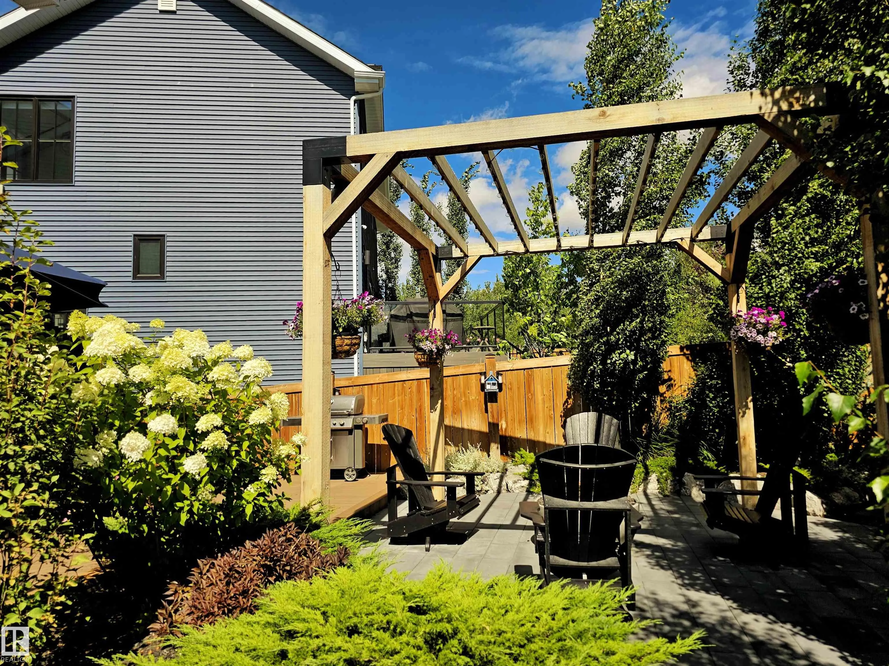 40 LADEROUTE Place