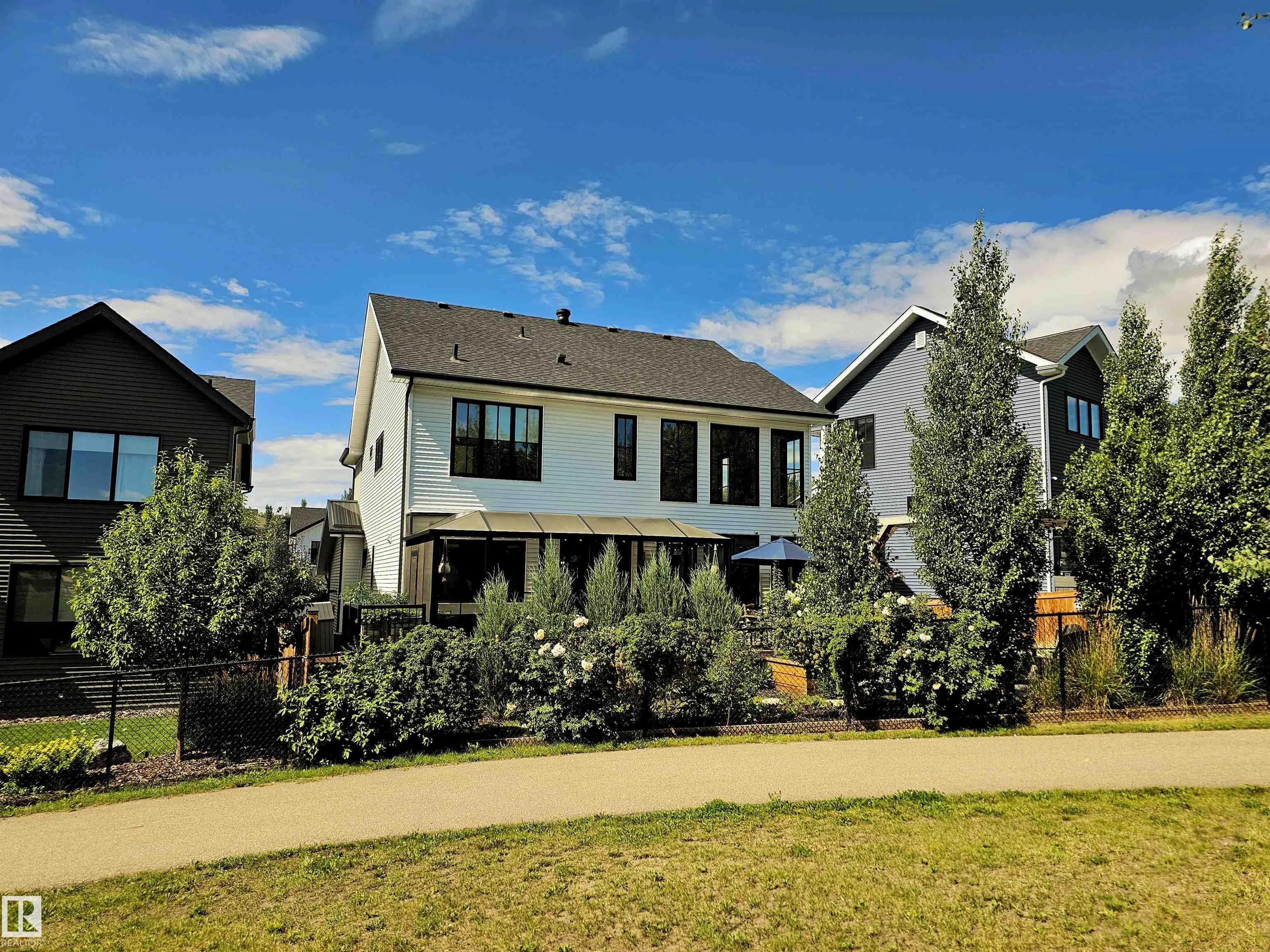 40 LADEROUTE Place