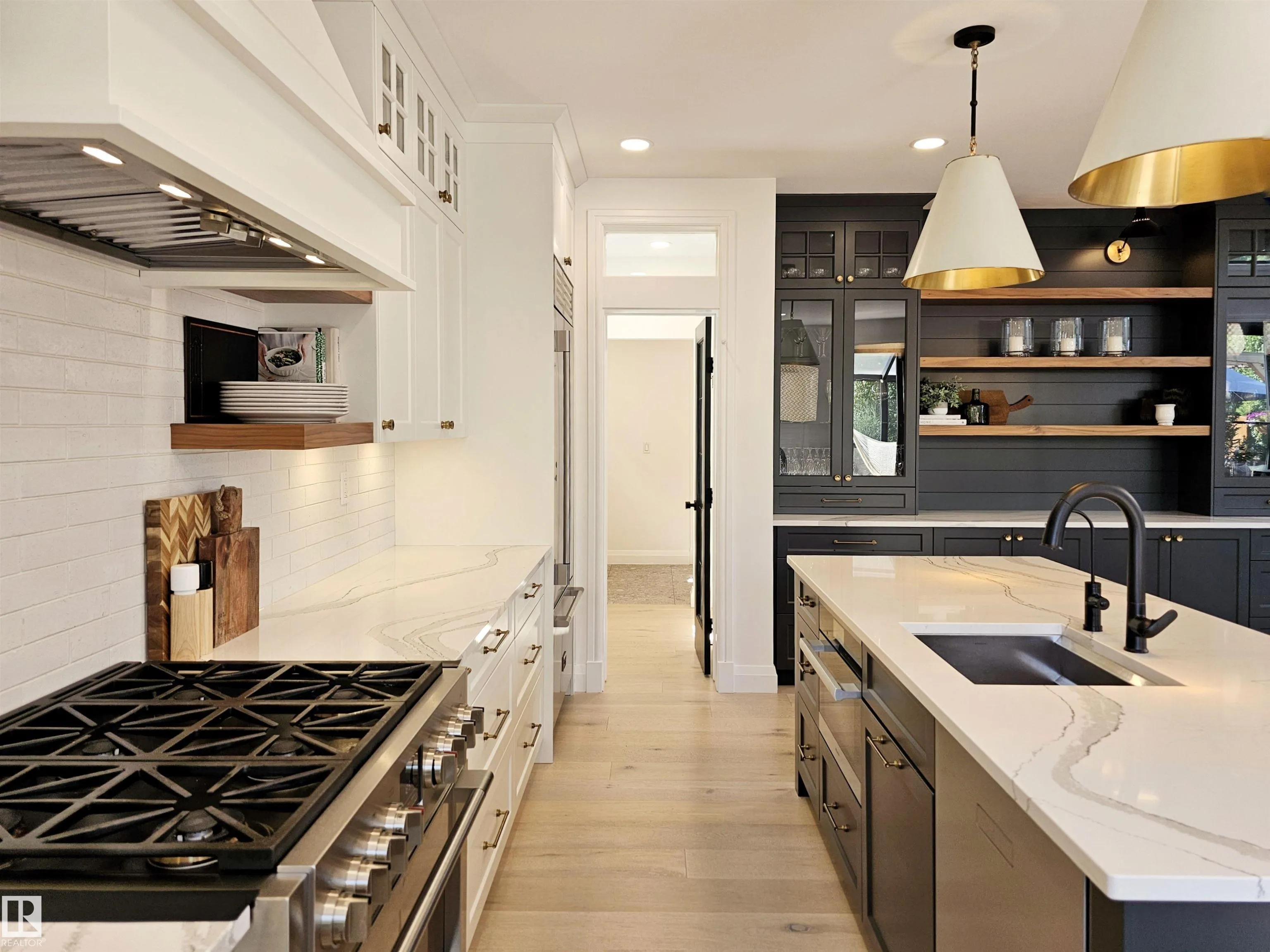 40 LADEROUTE Place