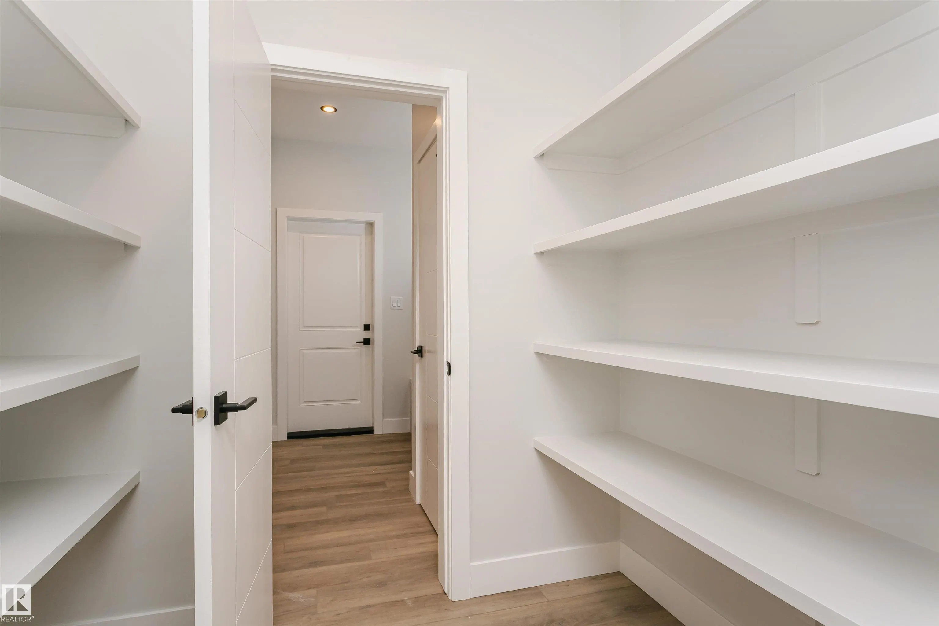 162 EDGEWATER Circle