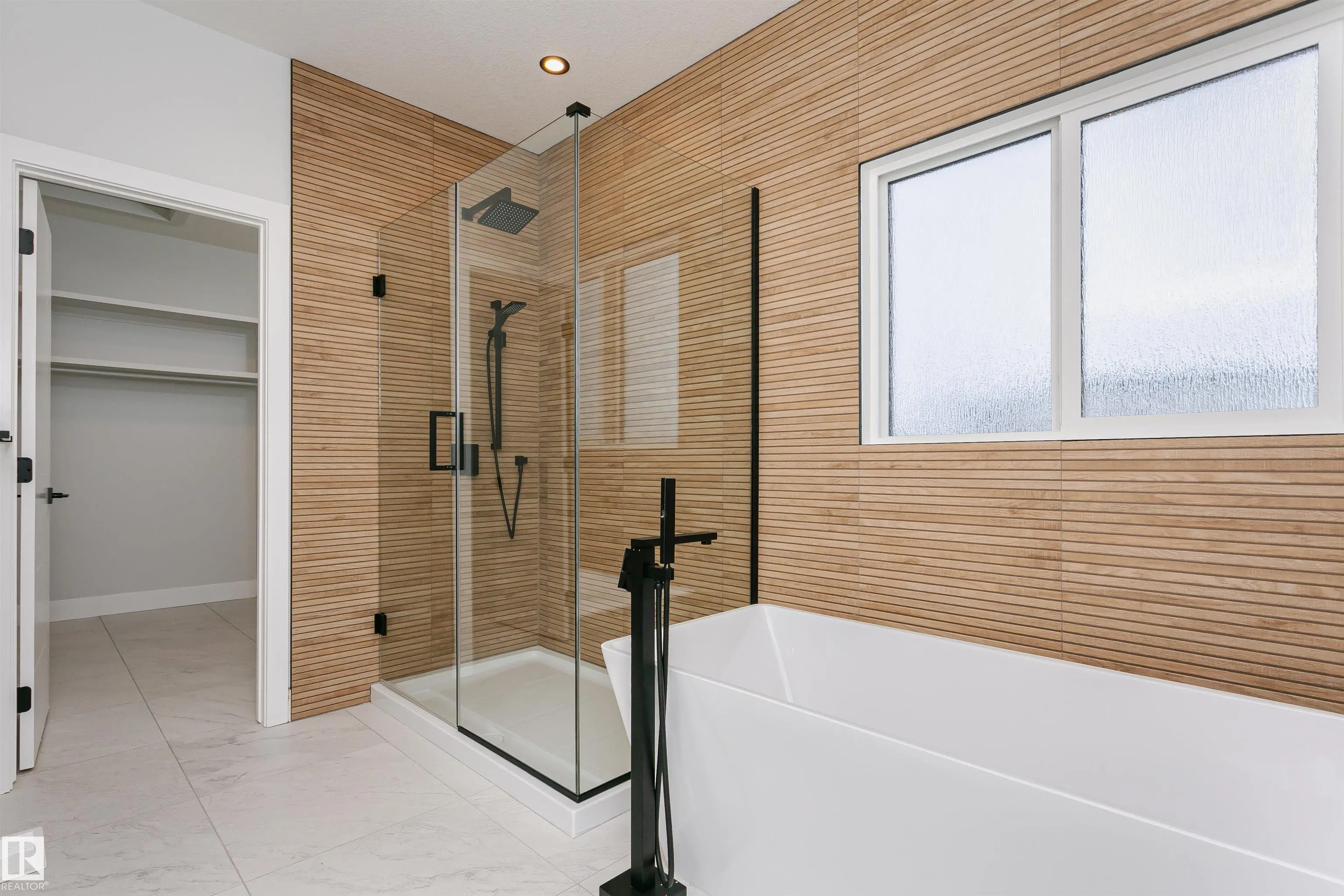 162 EDGEWATER Circle