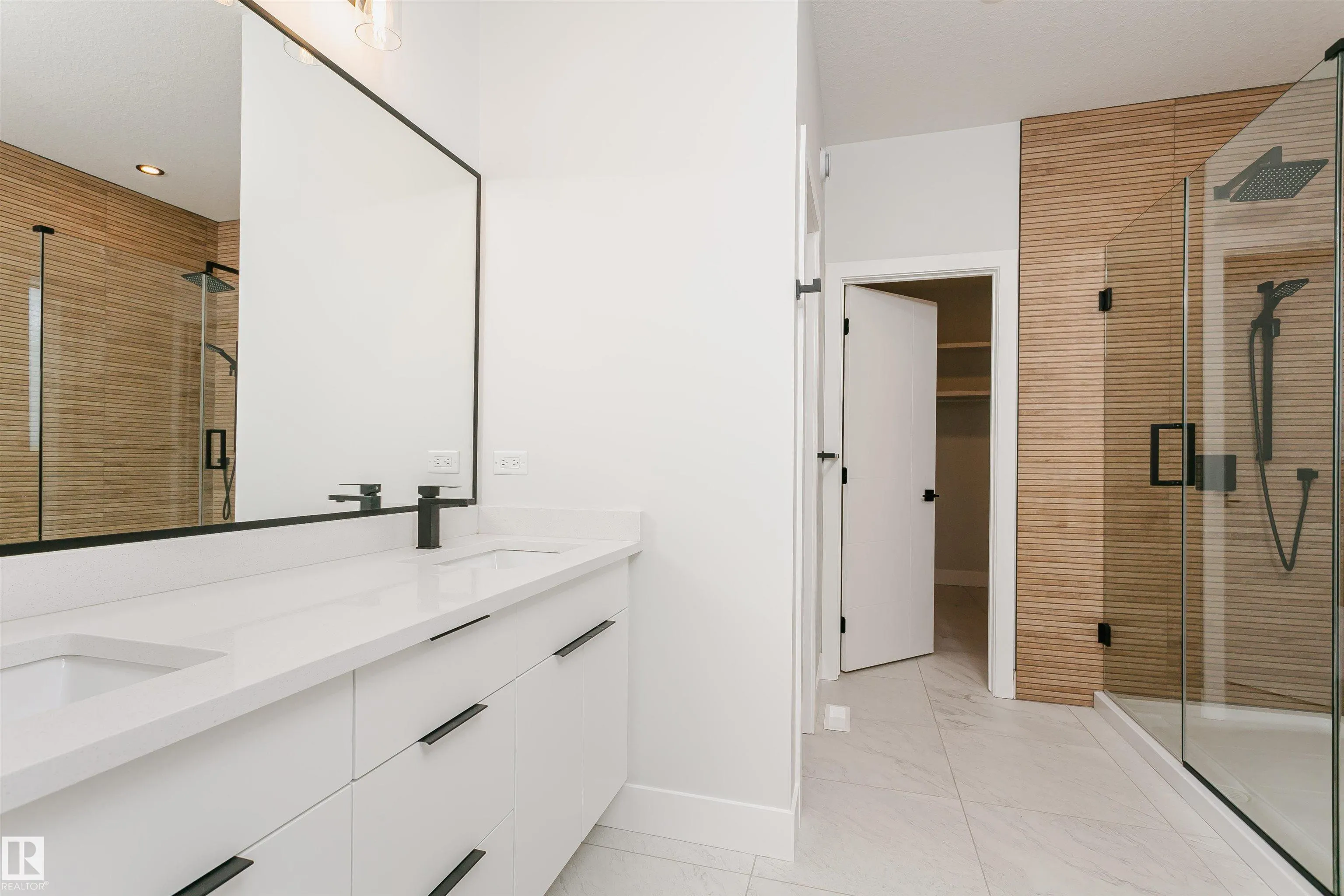 162 EDGEWATER Circle