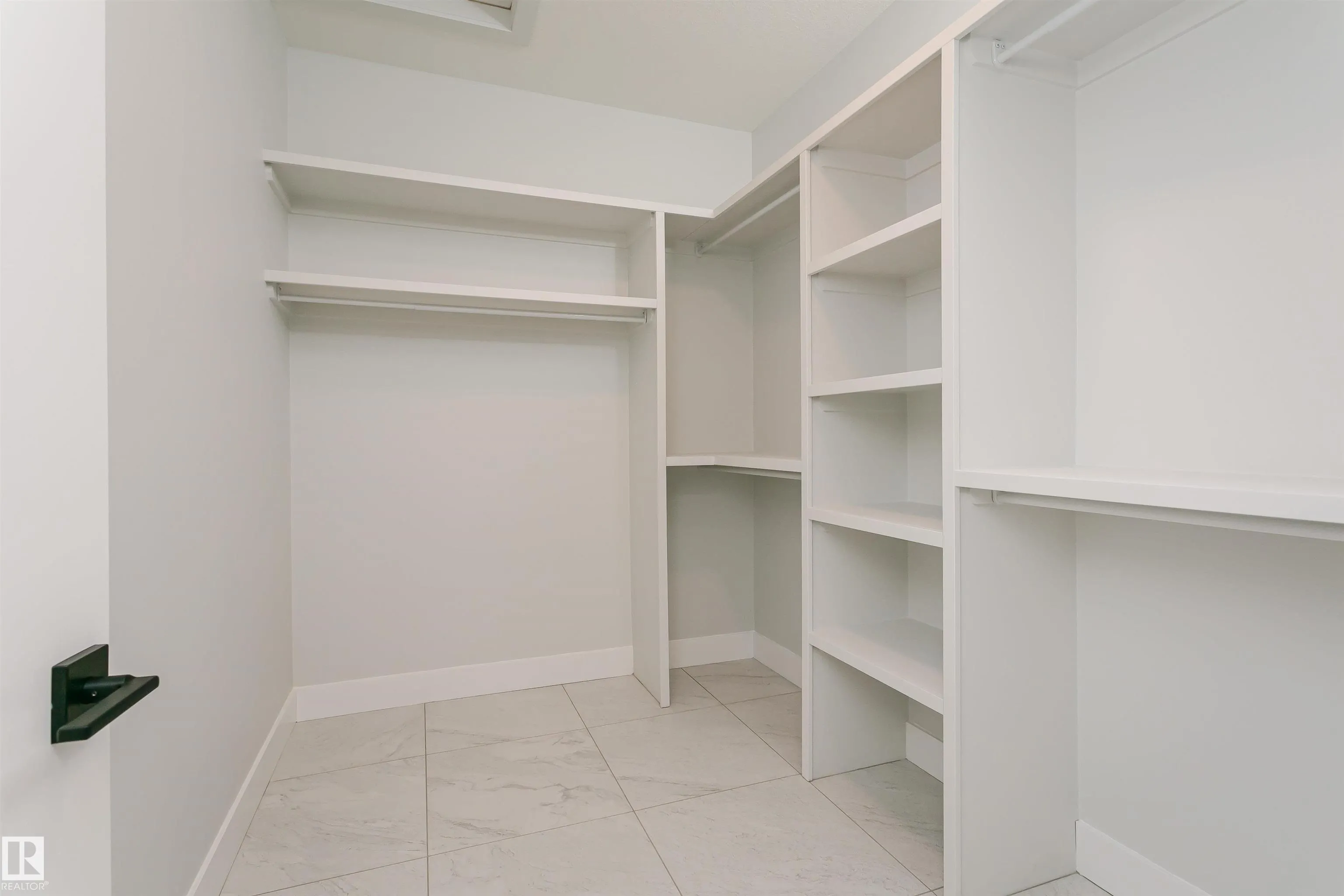 162 EDGEWATER Circle