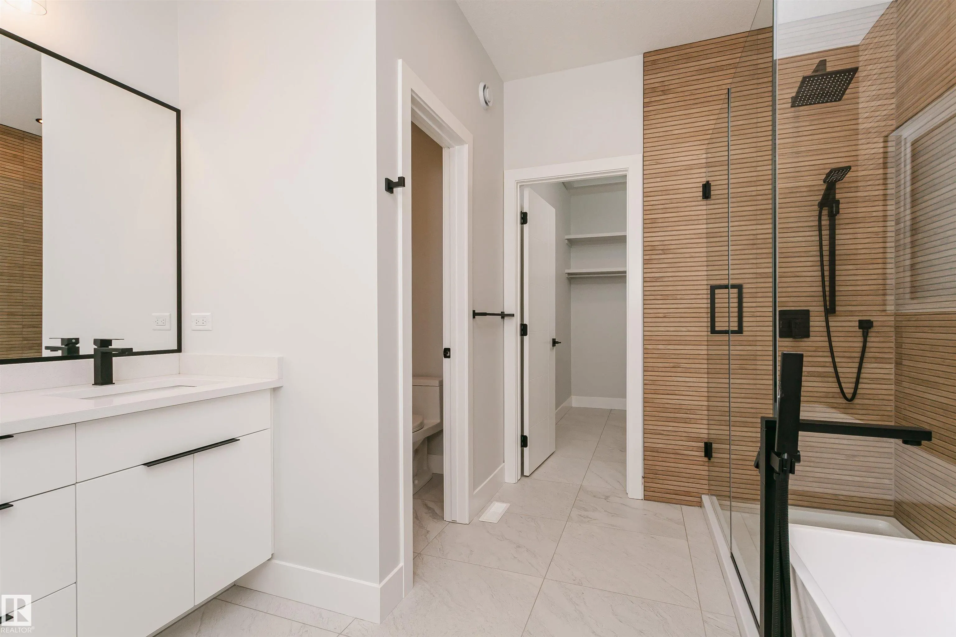 162 EDGEWATER Circle