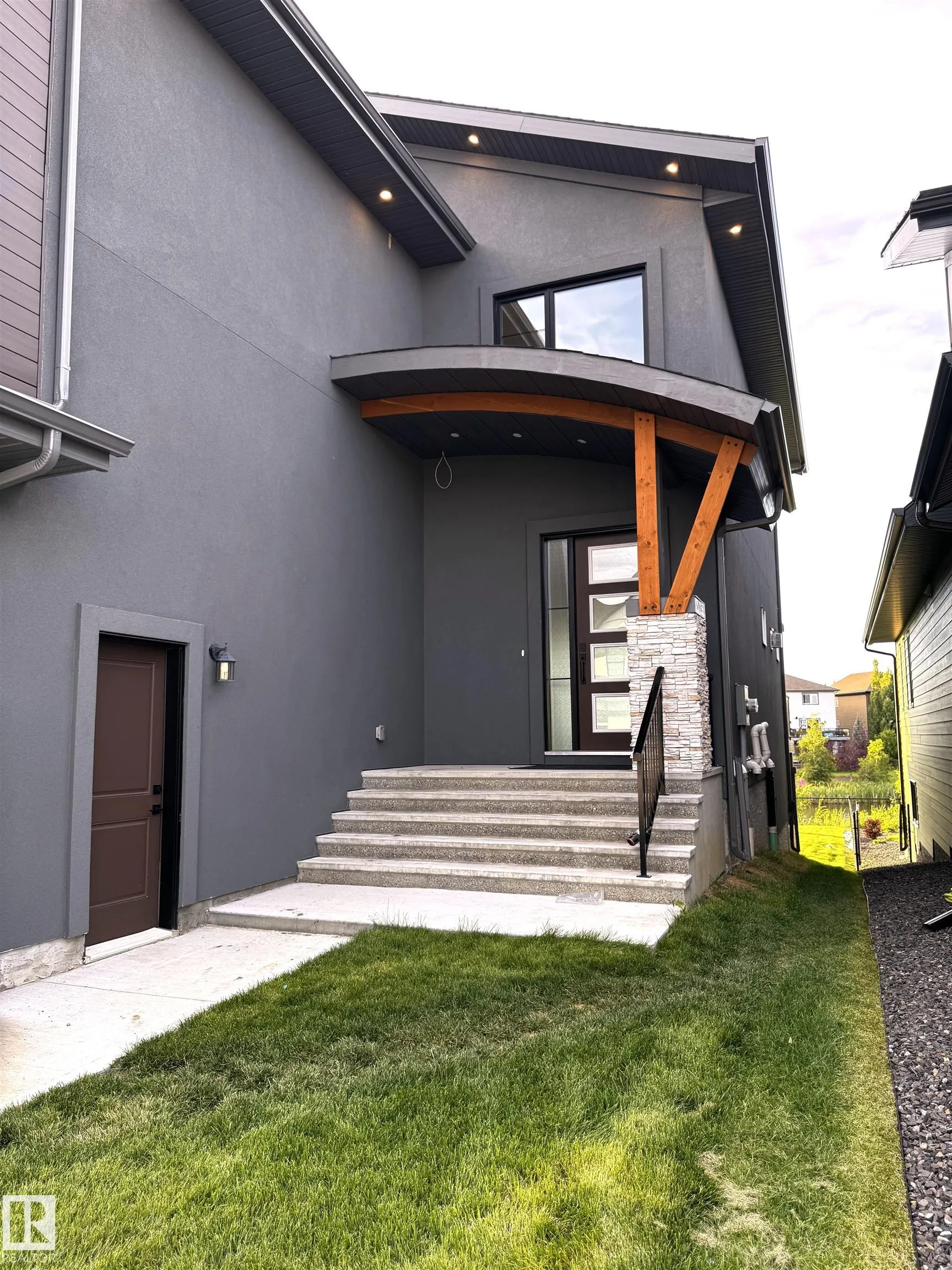 162 EDGEWATER Circle