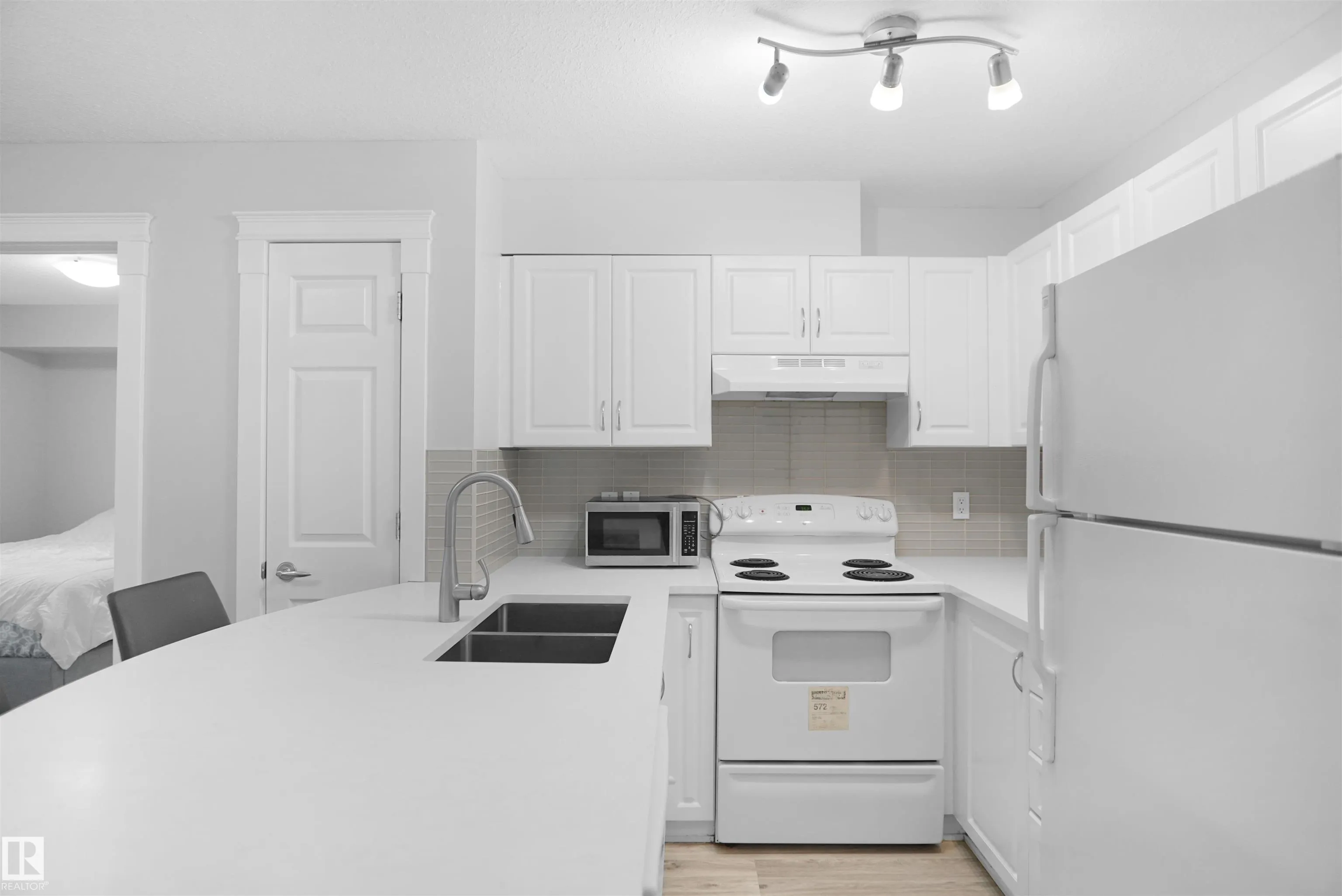 42 SUMMERWOOD Boulevard