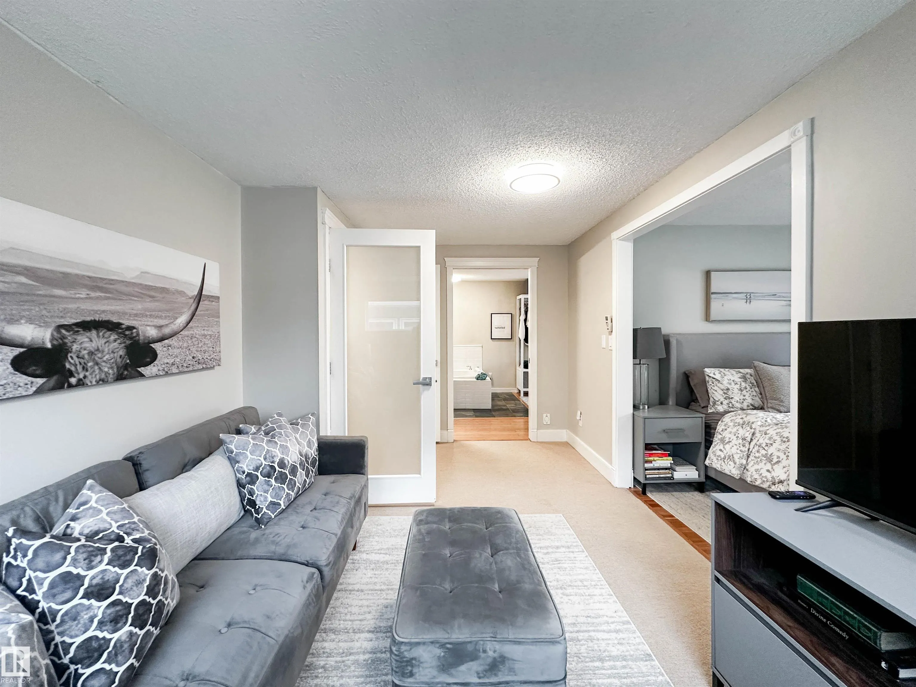 8 WHITEOAKS Estates