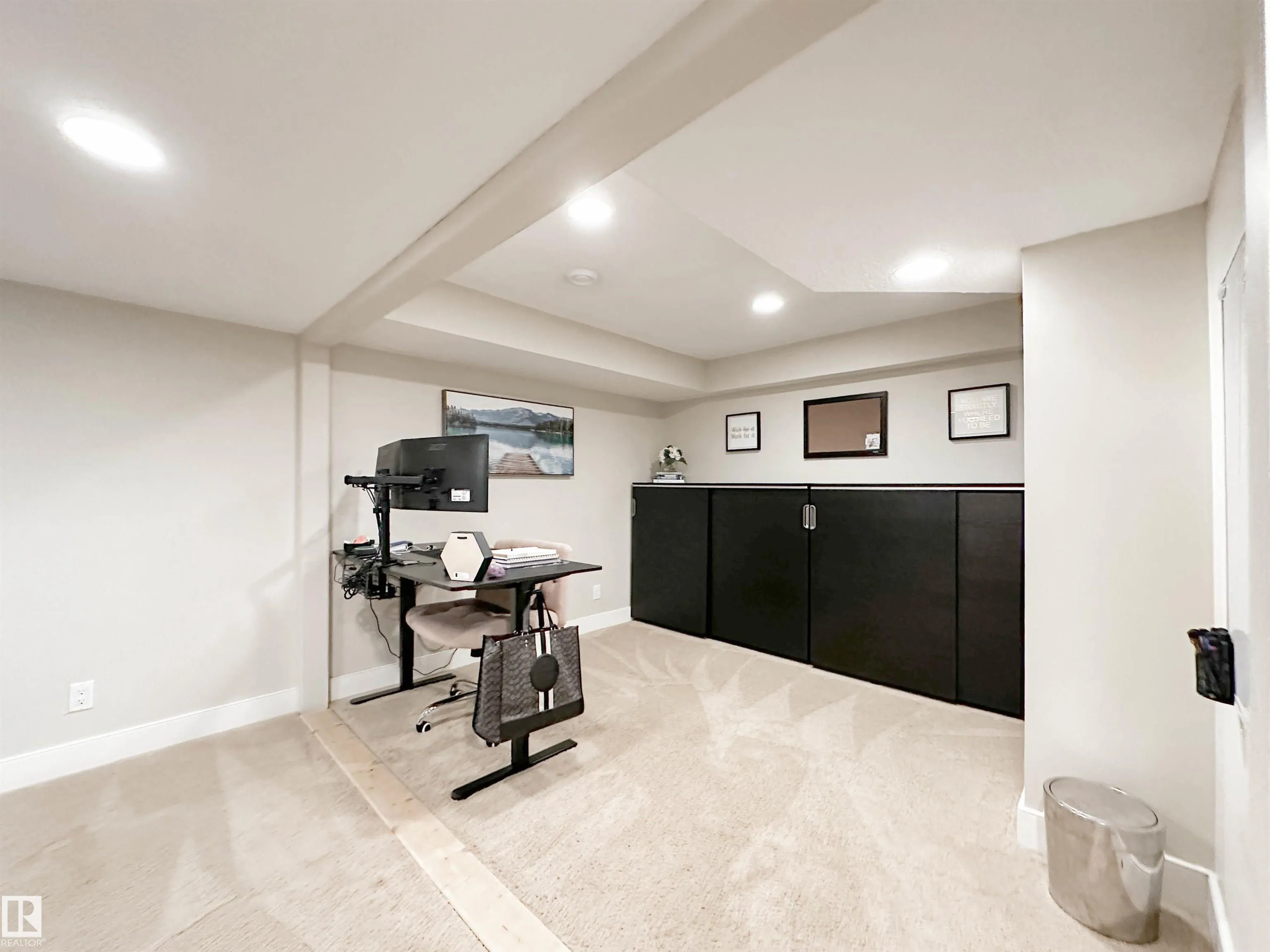 8 WHITEOAKS Estates