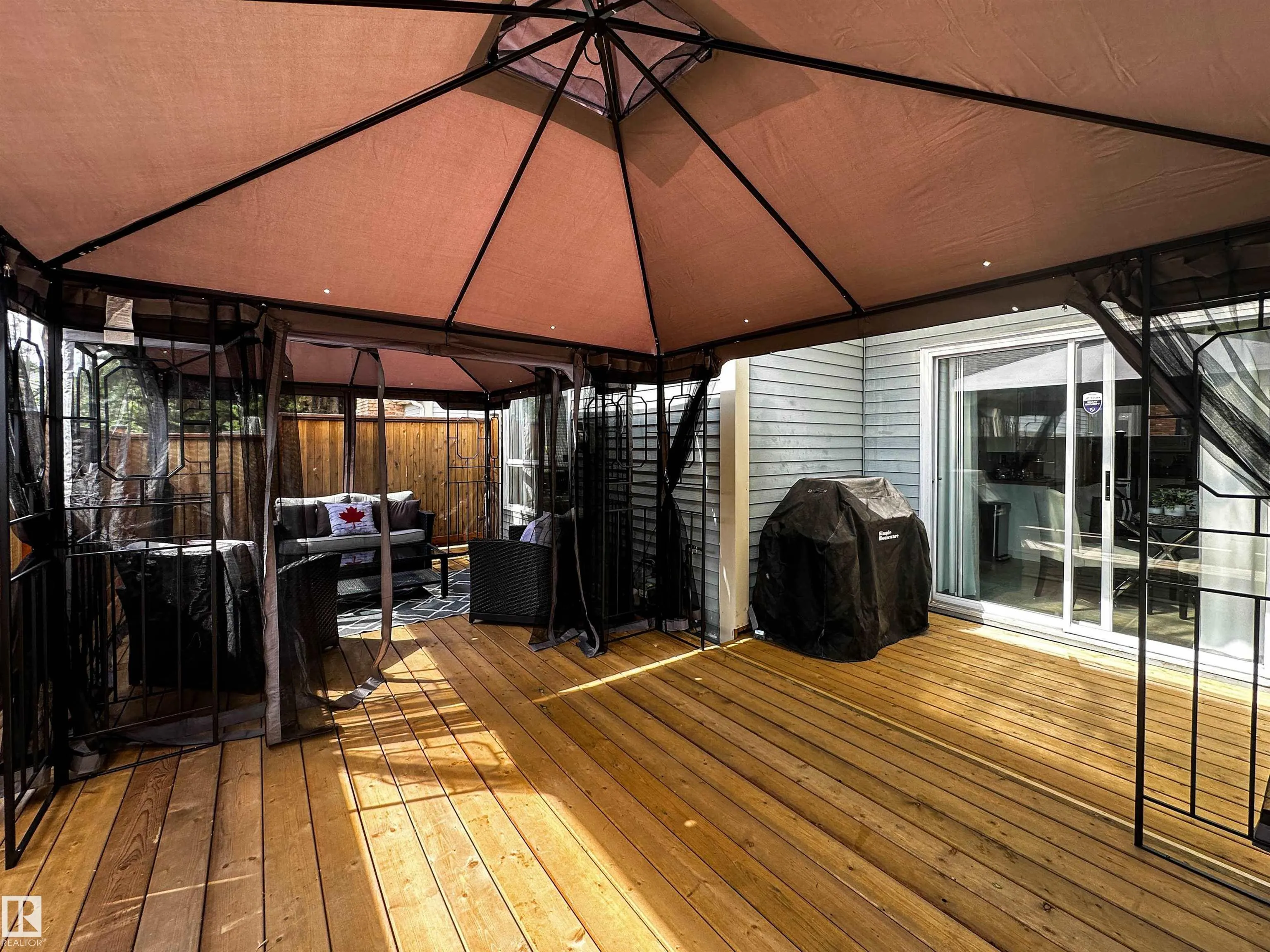8 WHITEOAKS Estates