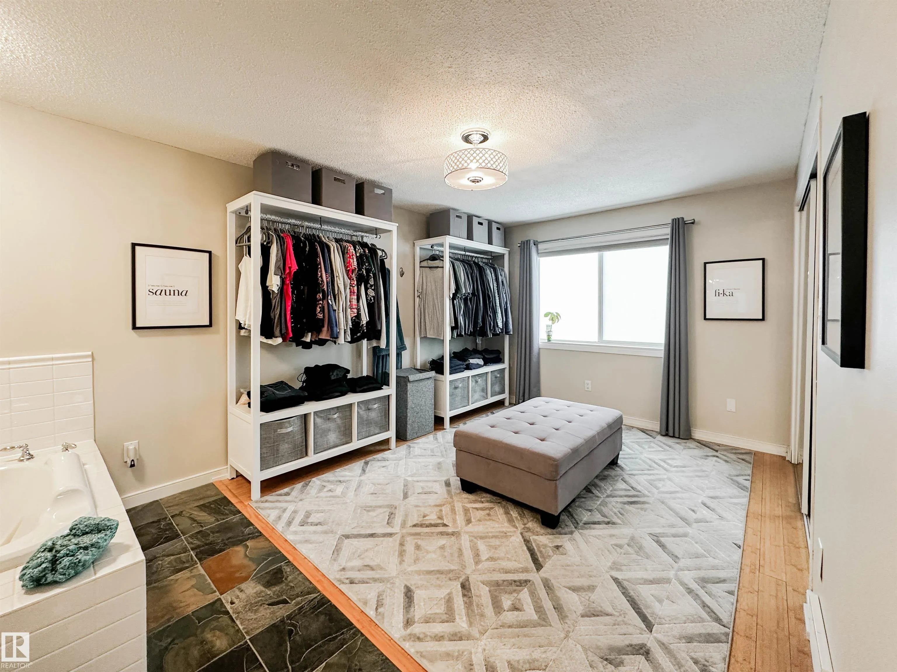 8 WHITEOAKS Estates