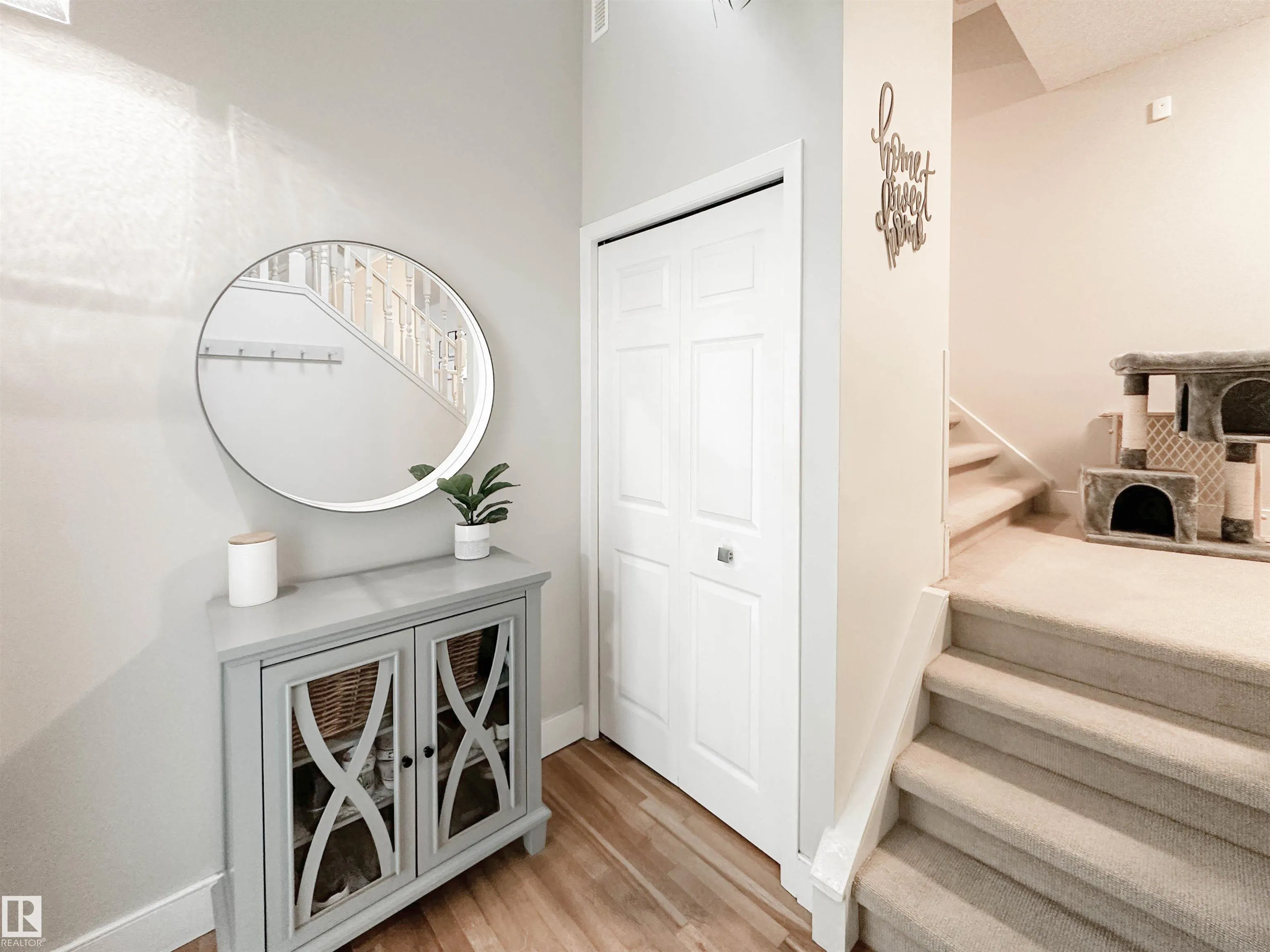 8 WHITEOAKS Estates