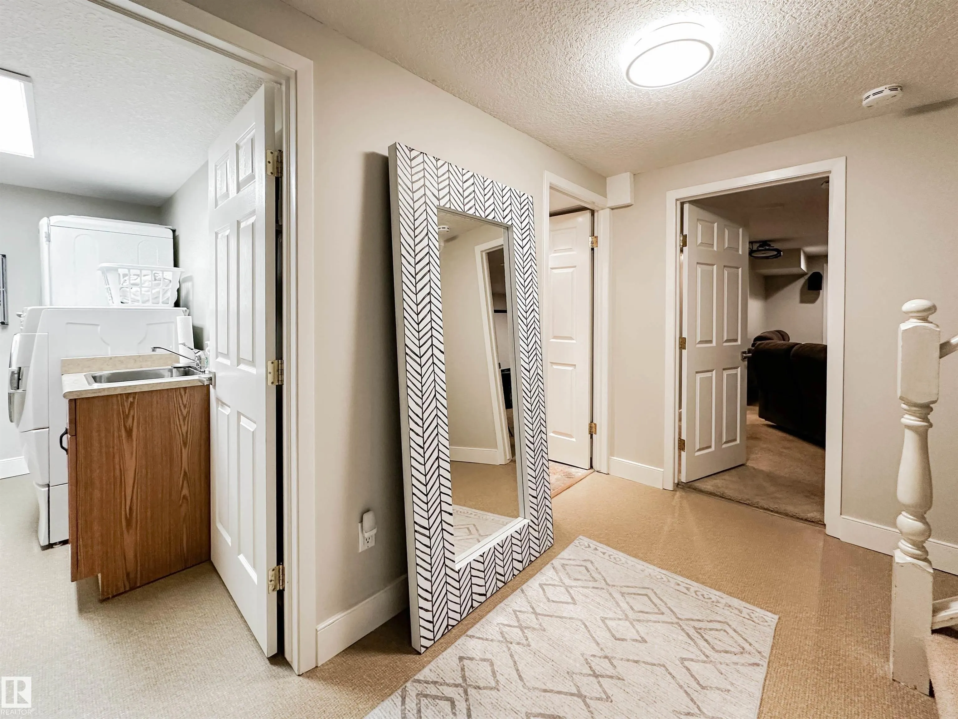 8 WHITEOAKS Estates