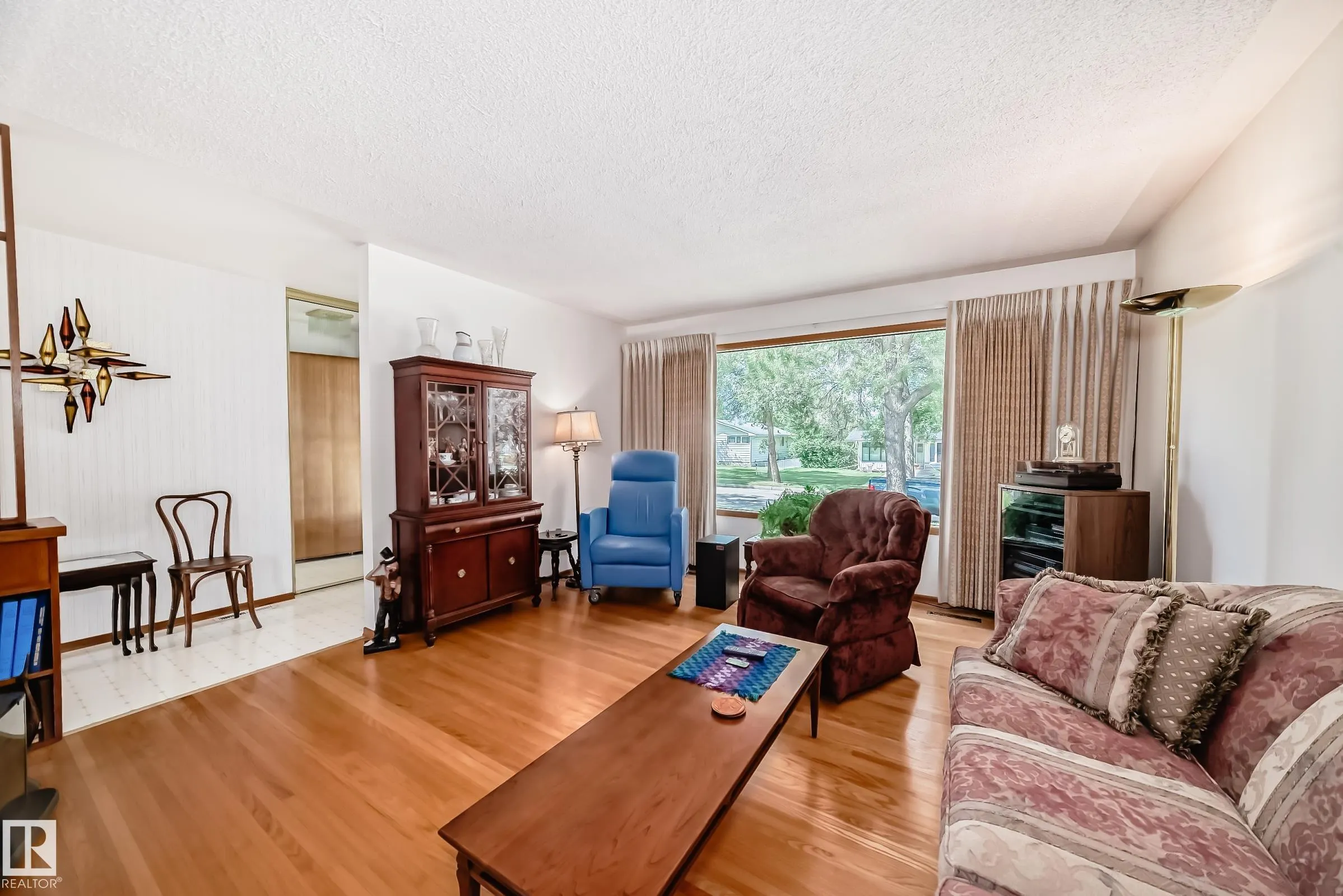75 SUNSET Boulevard