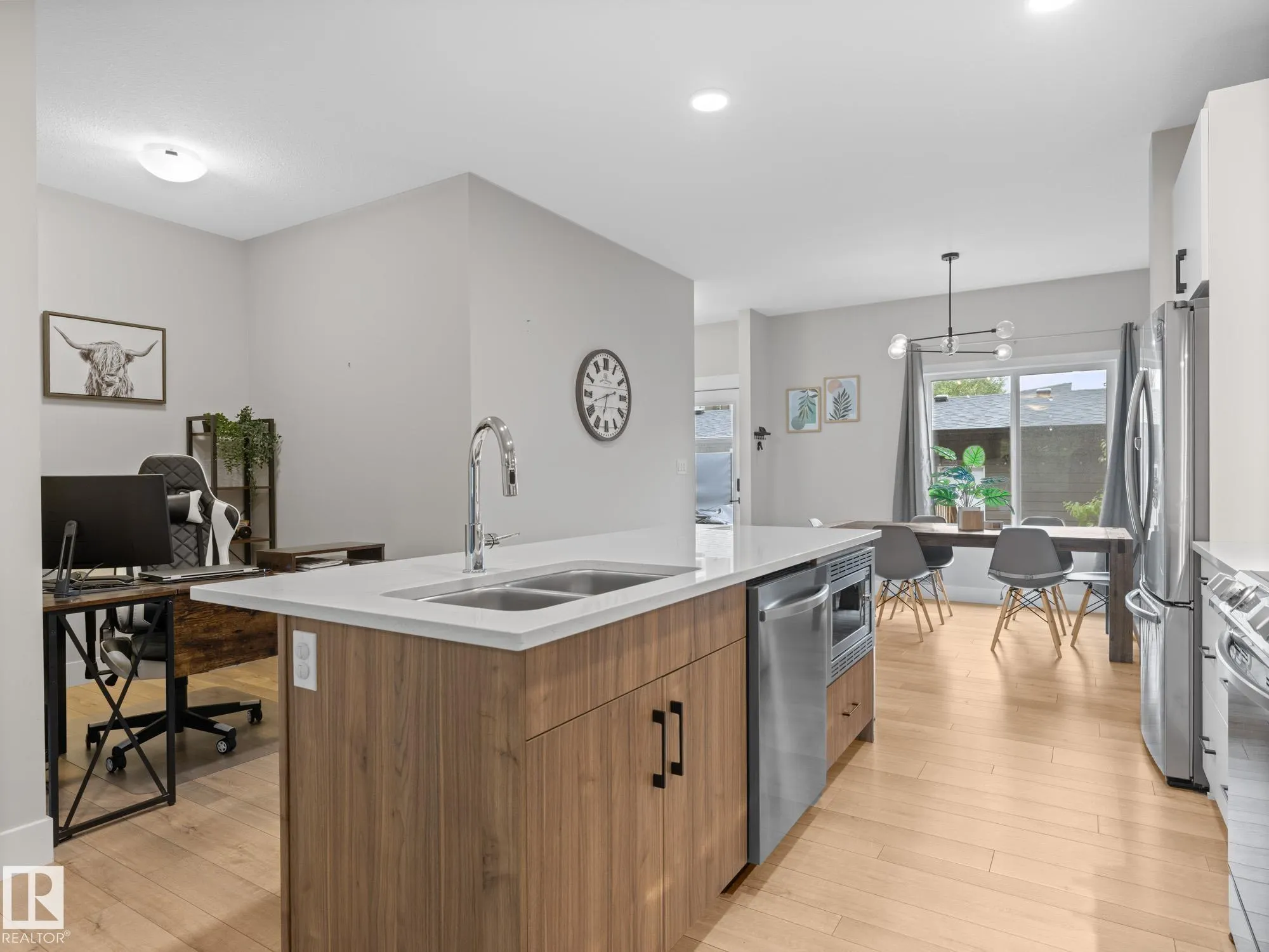 13 AMESBURY Wynd