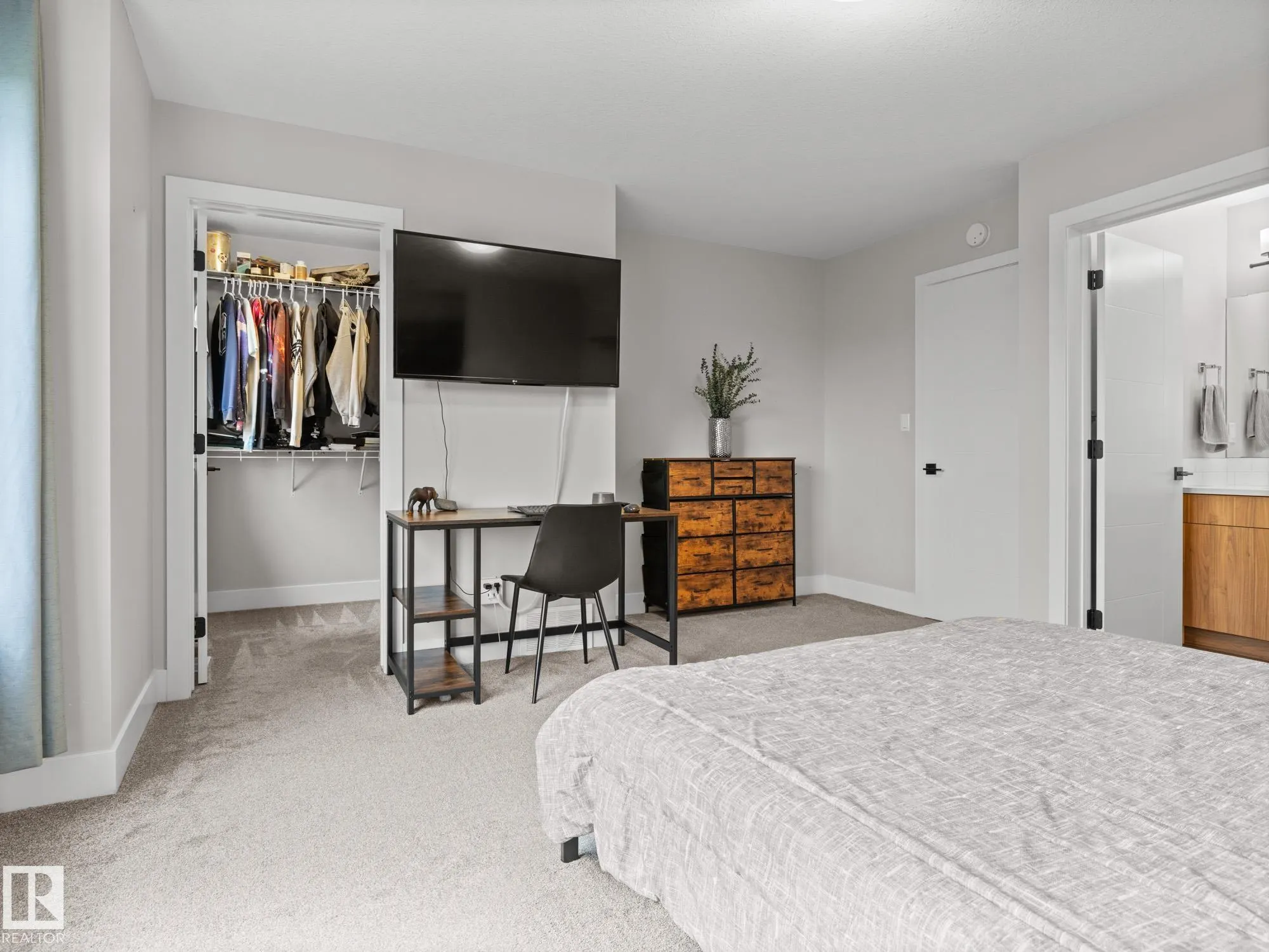 13 AMESBURY Wynd