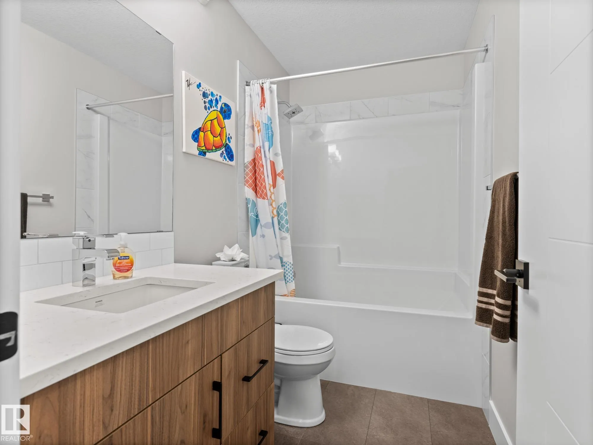 13 AMESBURY Wynd