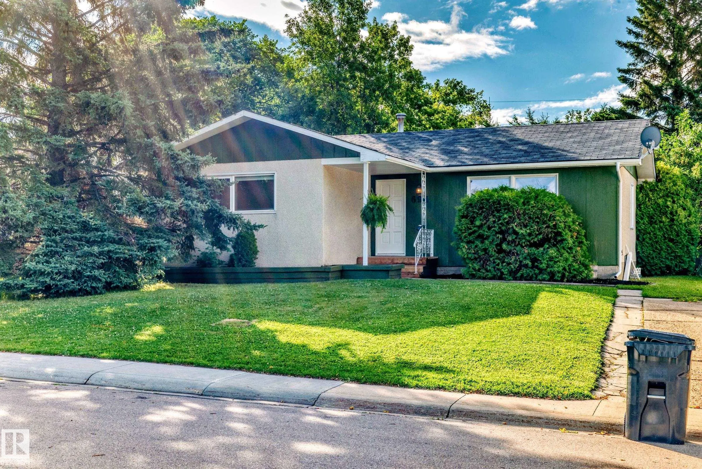 694 COTTONWOOD Avenue
