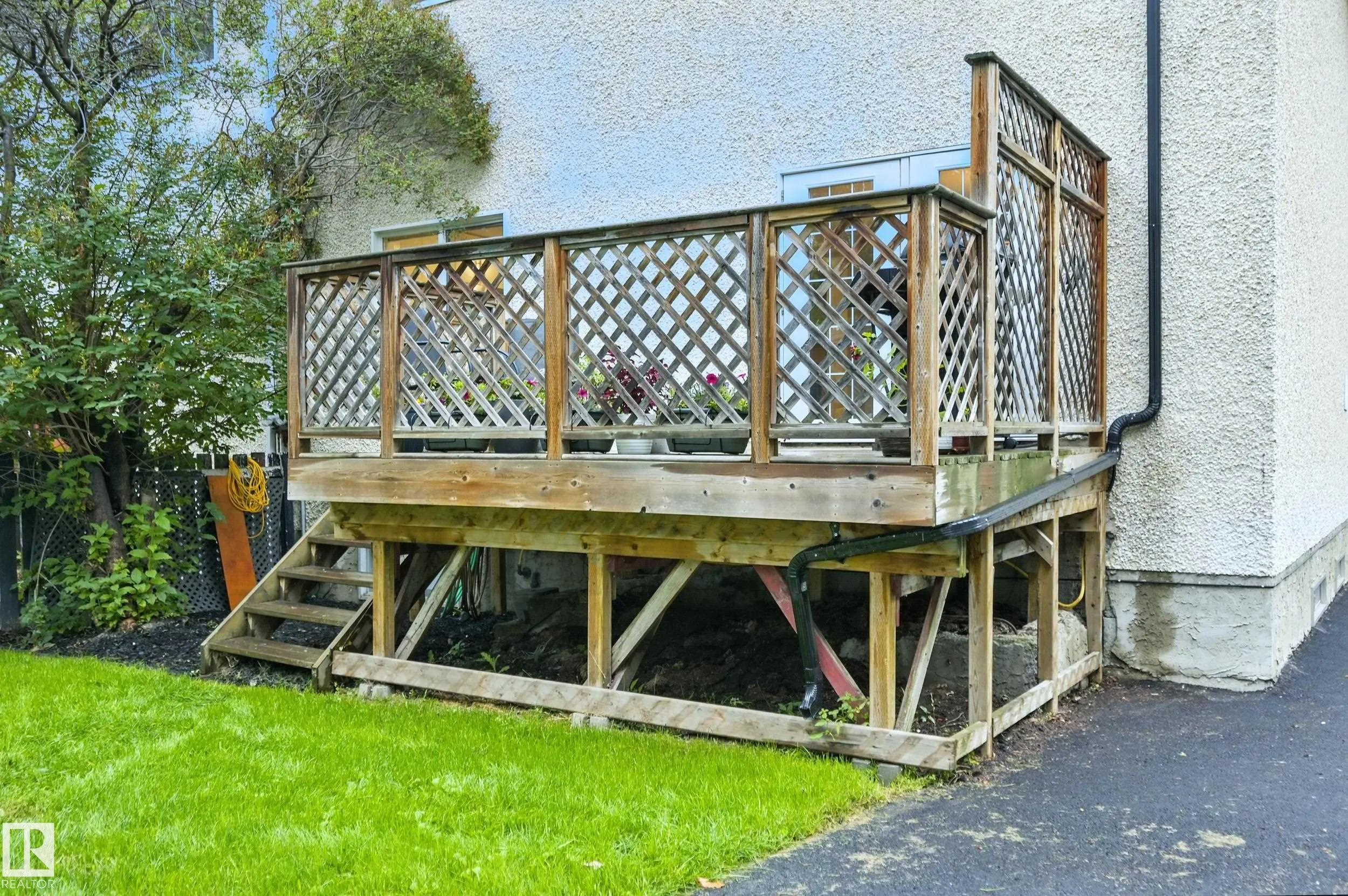 6 MARION Crescent