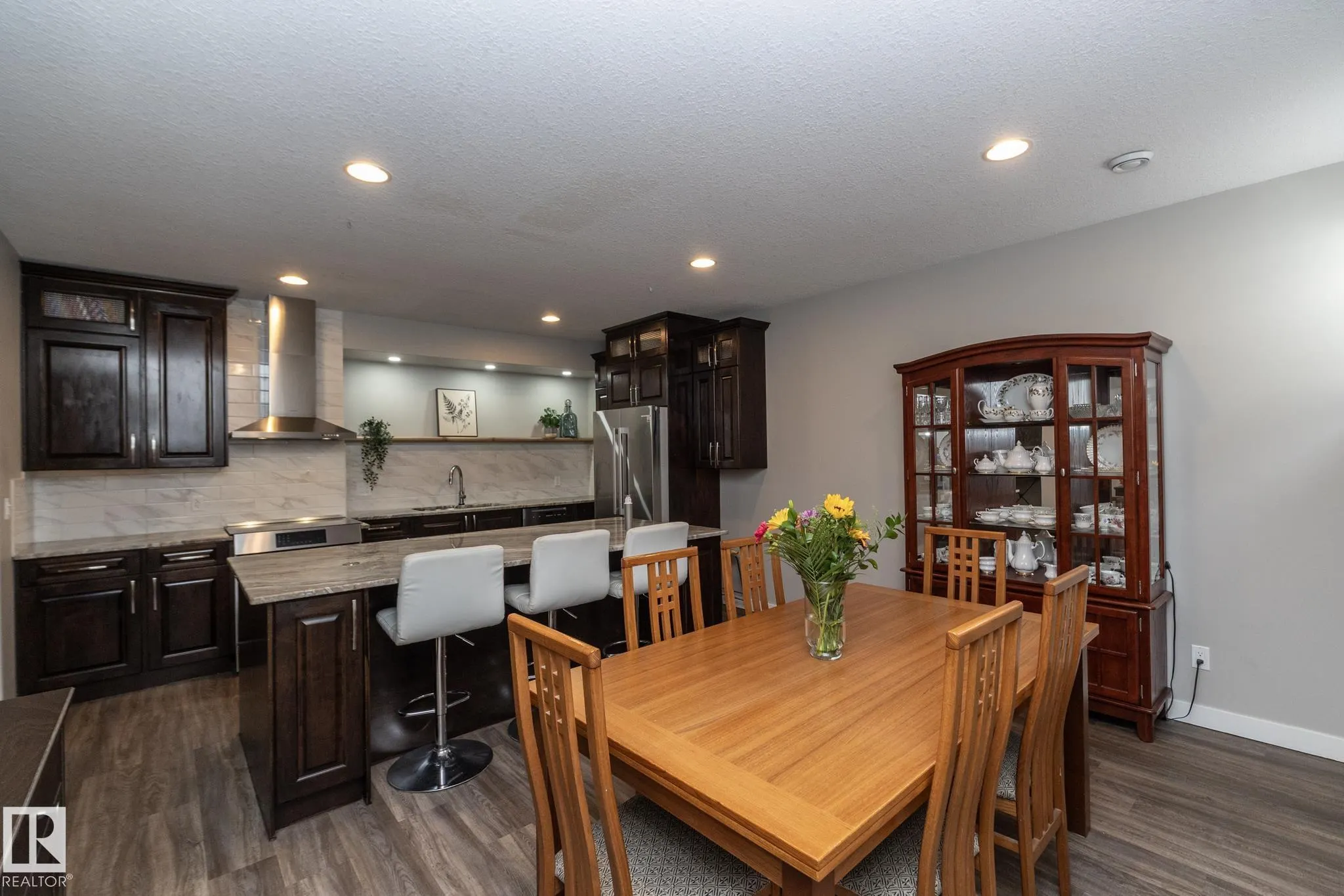 251 RAVINE Drive
