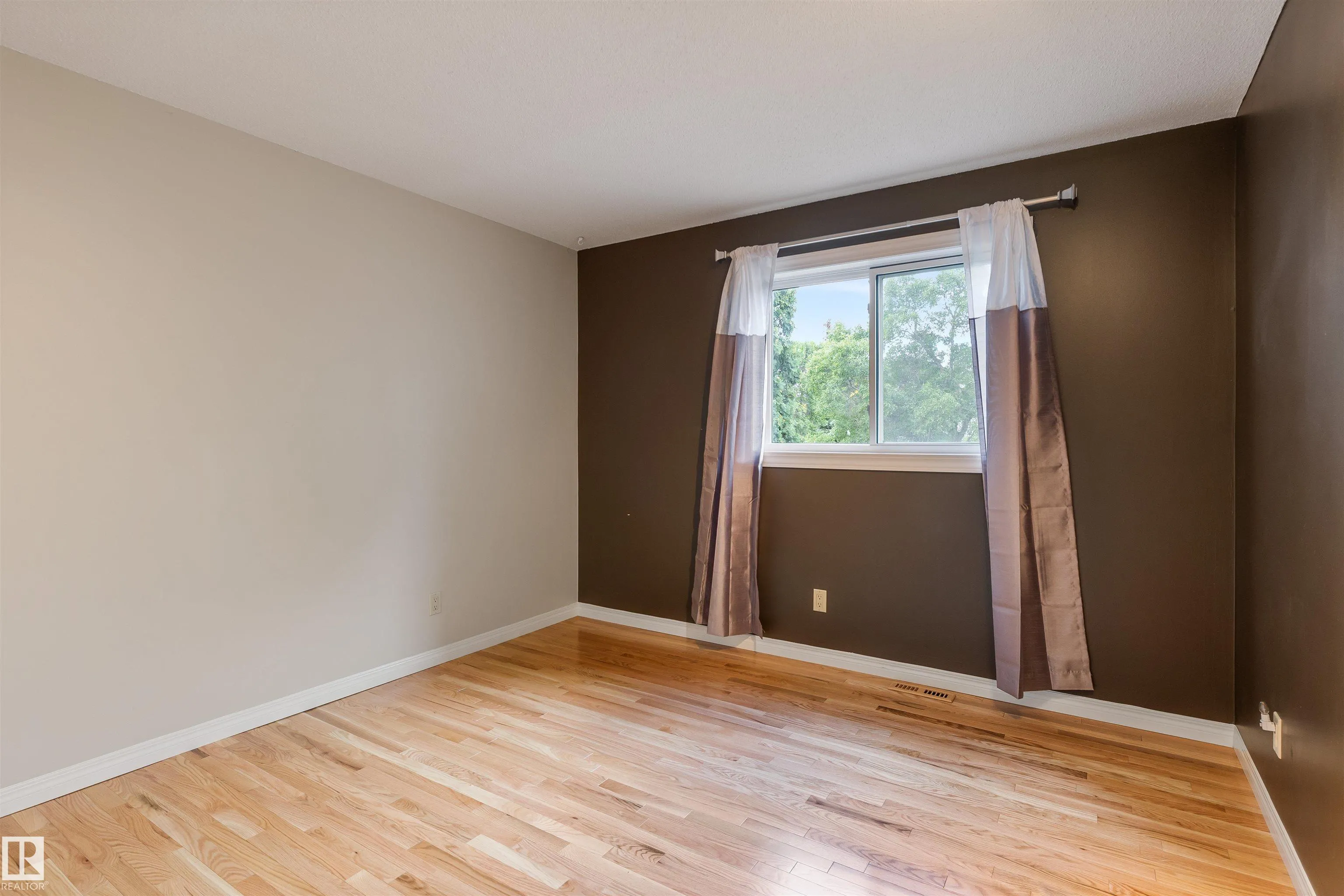 81 LANGHOLM Drive