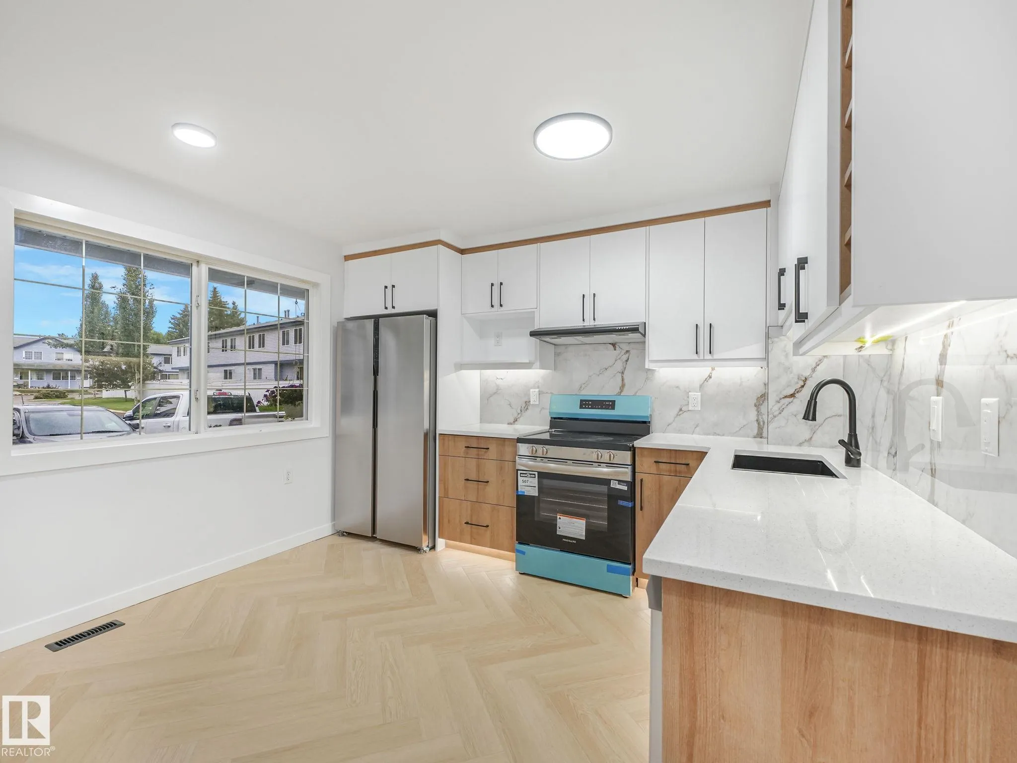 100 WESTRIDGE Crescent