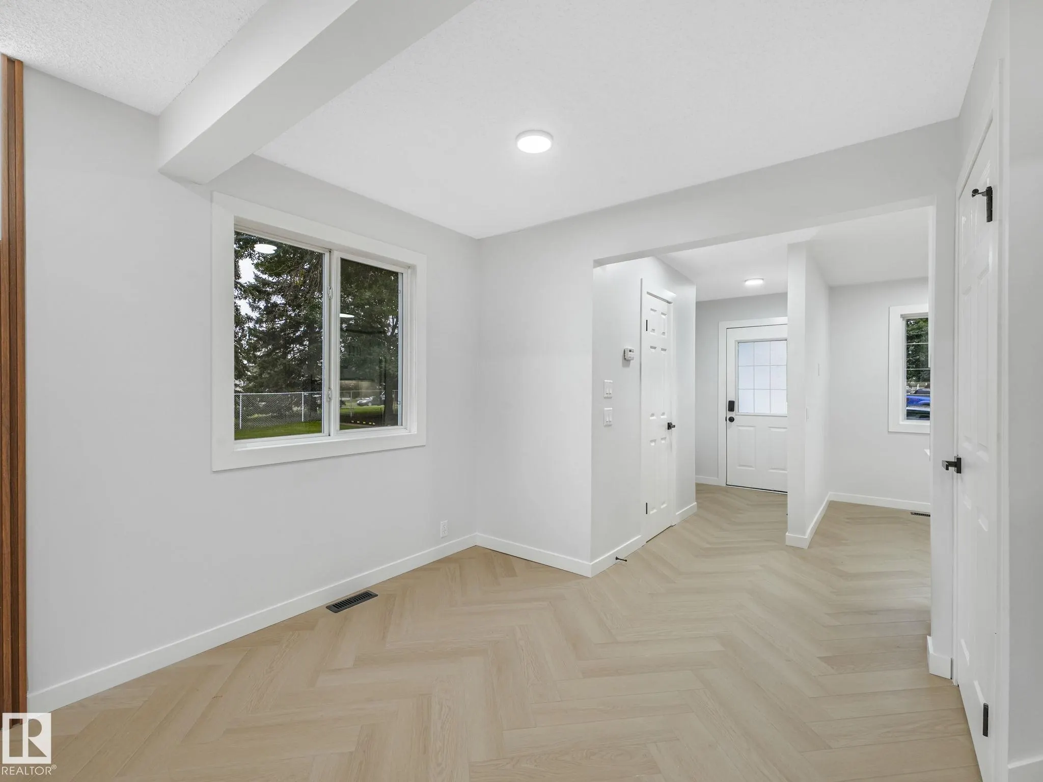 100 WESTRIDGE Crescent