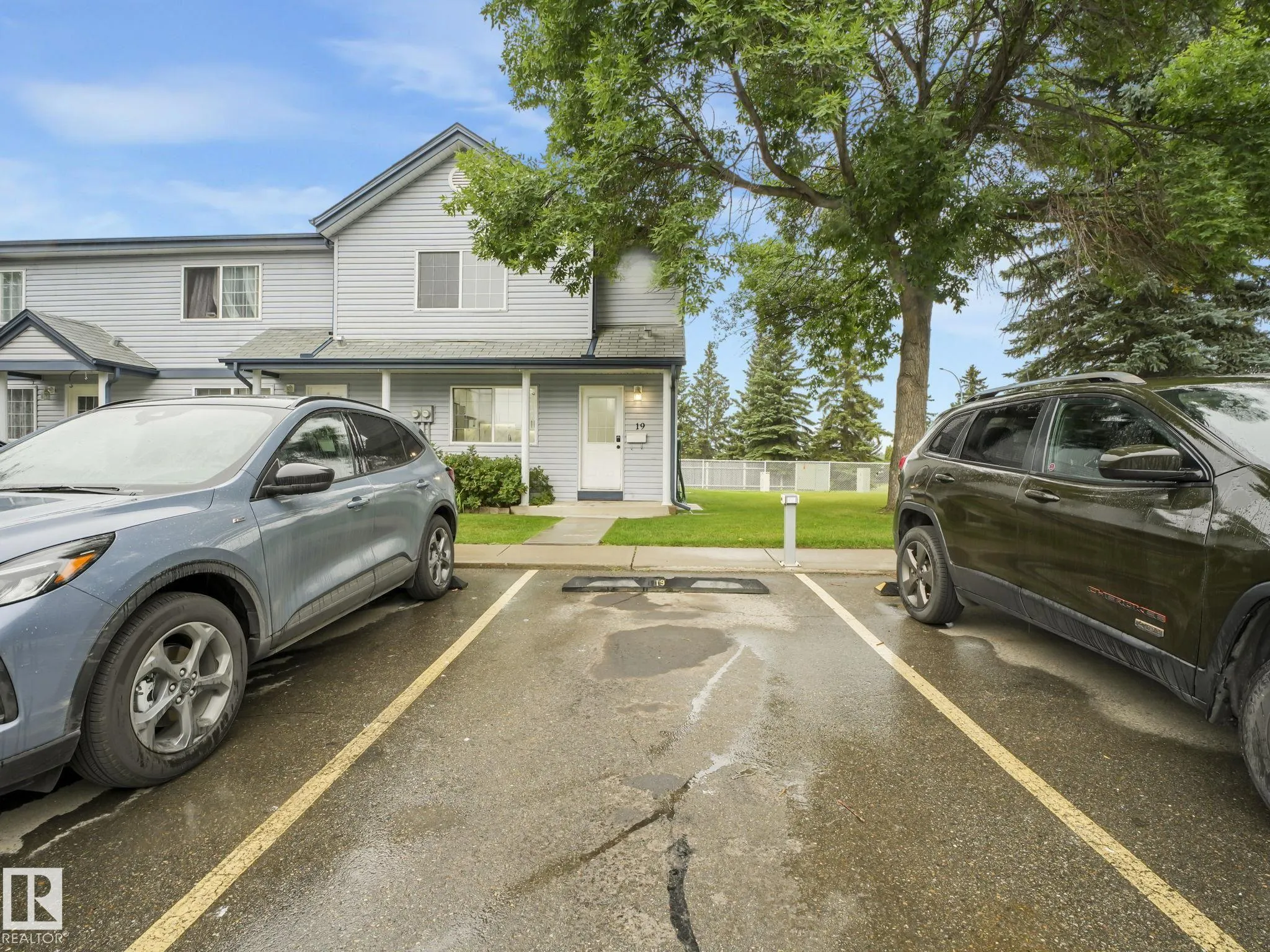 100 WESTRIDGE Crescent