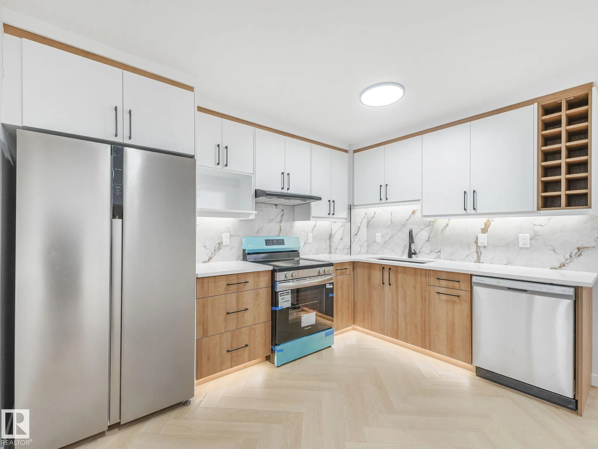 100 WESTRIDGE Crescent