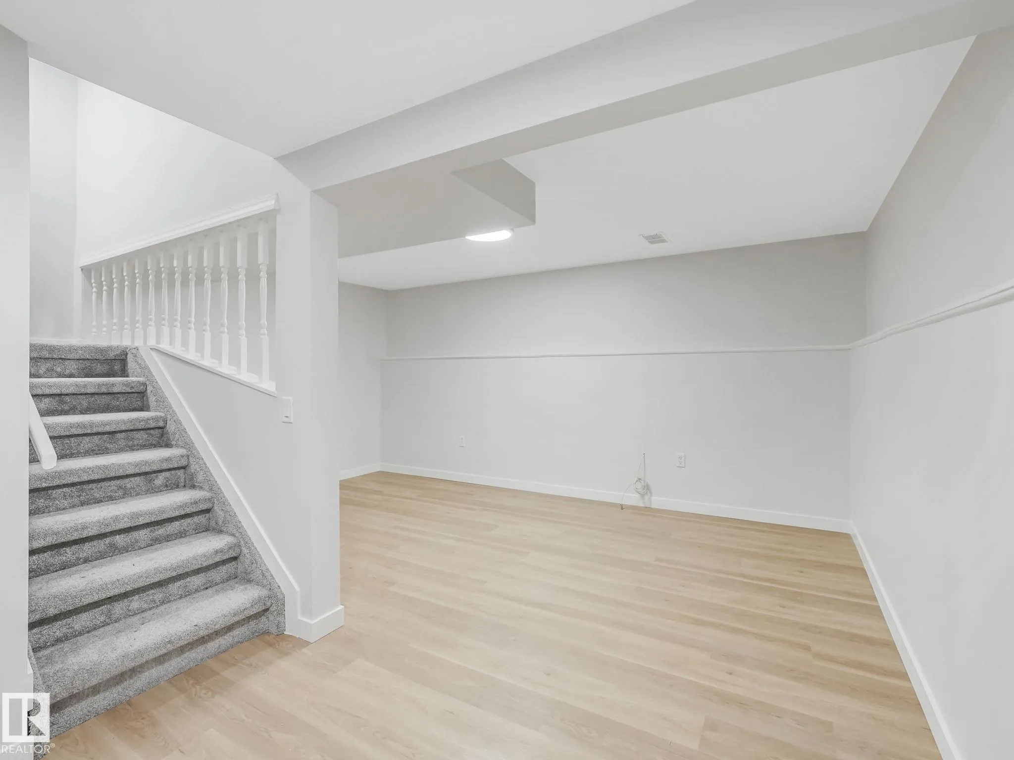 100 WESTRIDGE Crescent