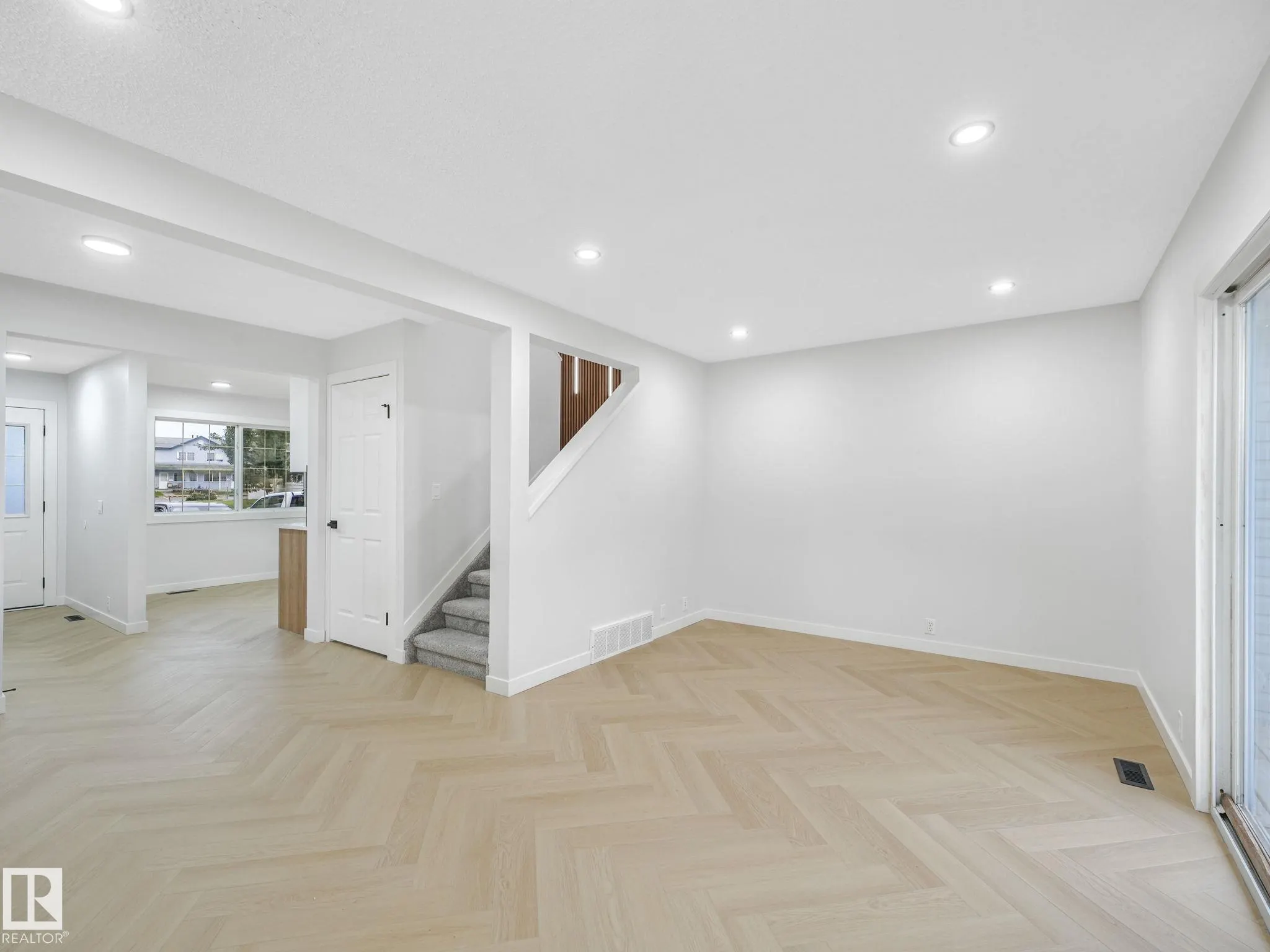 100 WESTRIDGE Crescent