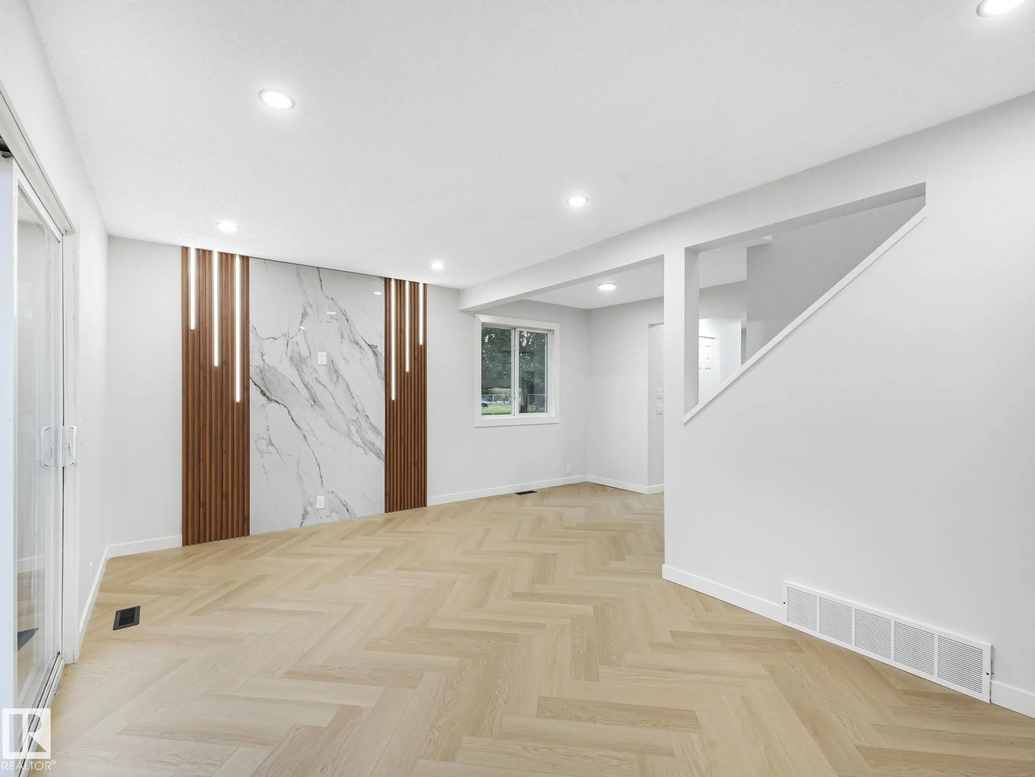 100 WESTRIDGE Crescent
